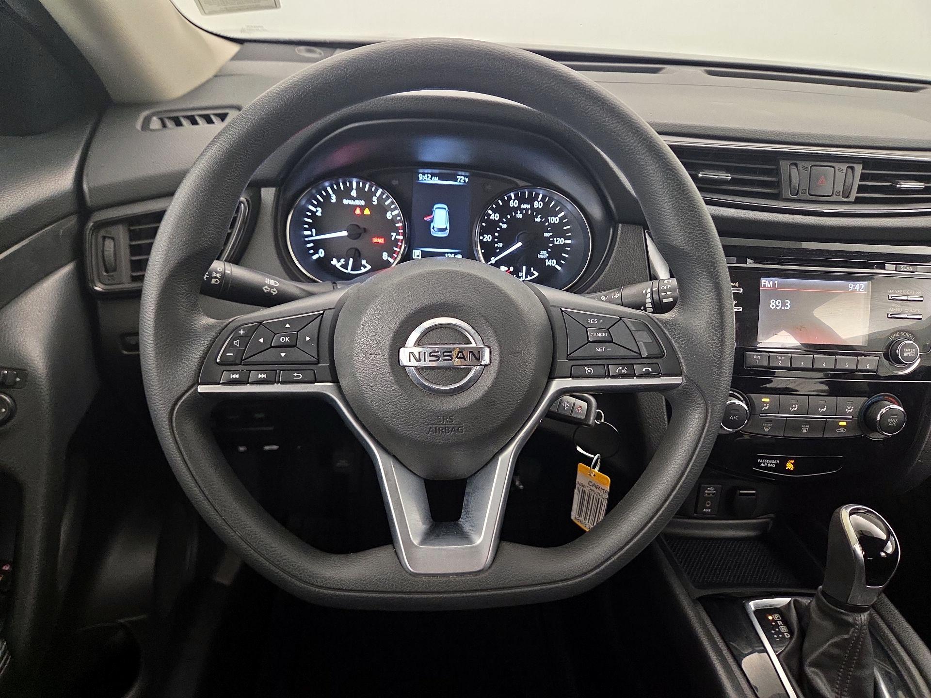 Thumbnail: 2017 Nissan Rogue - 10