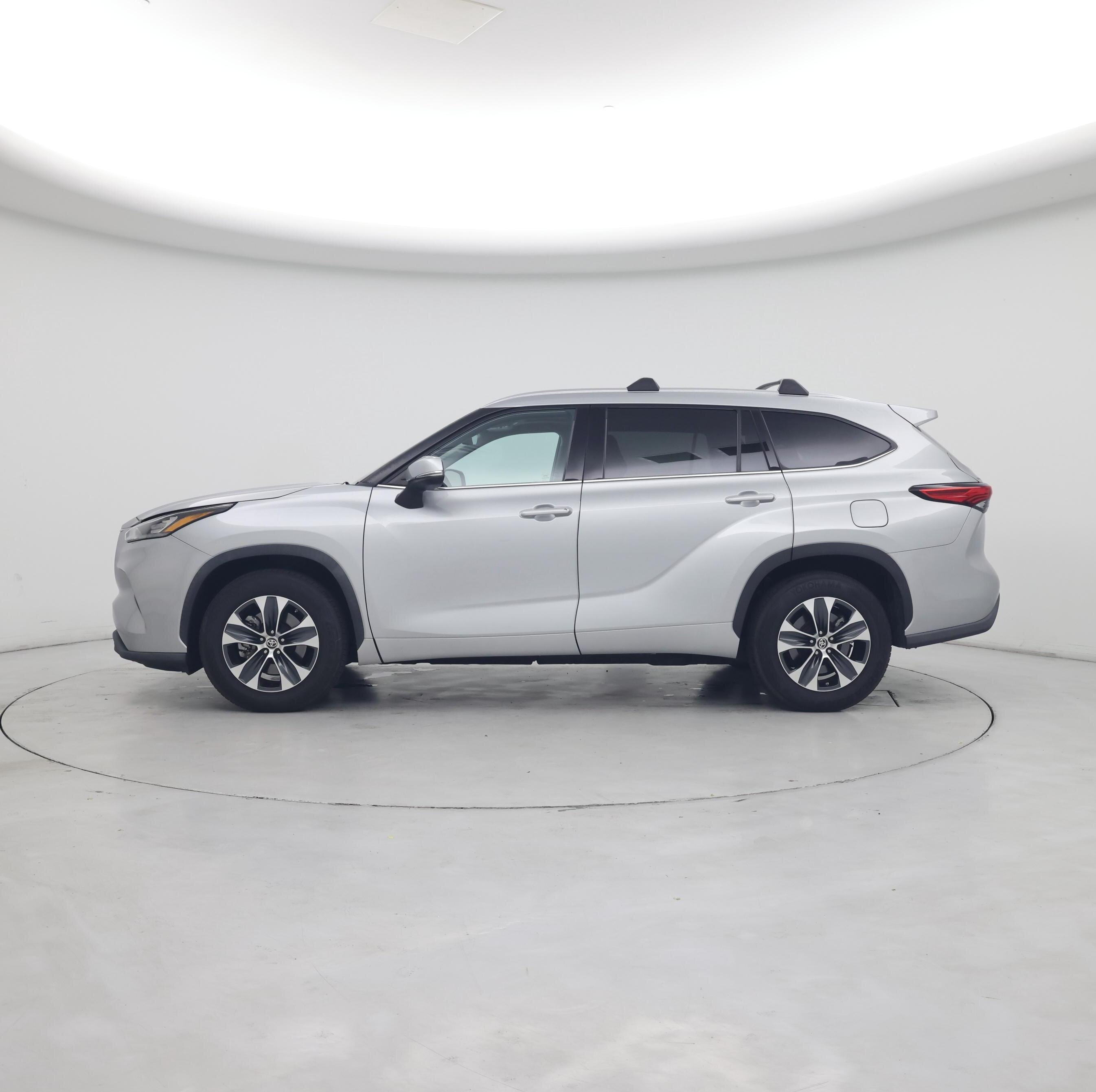 Thumbnail: 2020 Toyota Highlander - 3