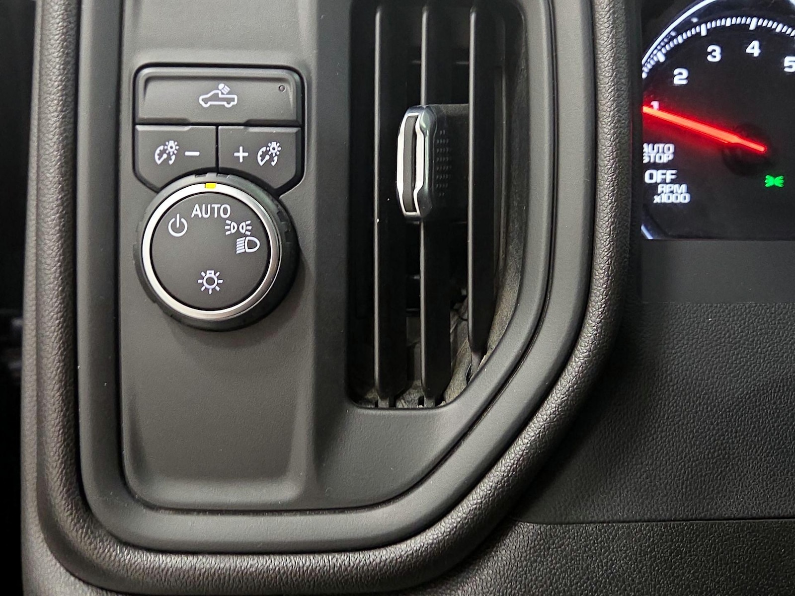 2022 Chevrolet Silverado 1500 Limited Custom - Photo 14