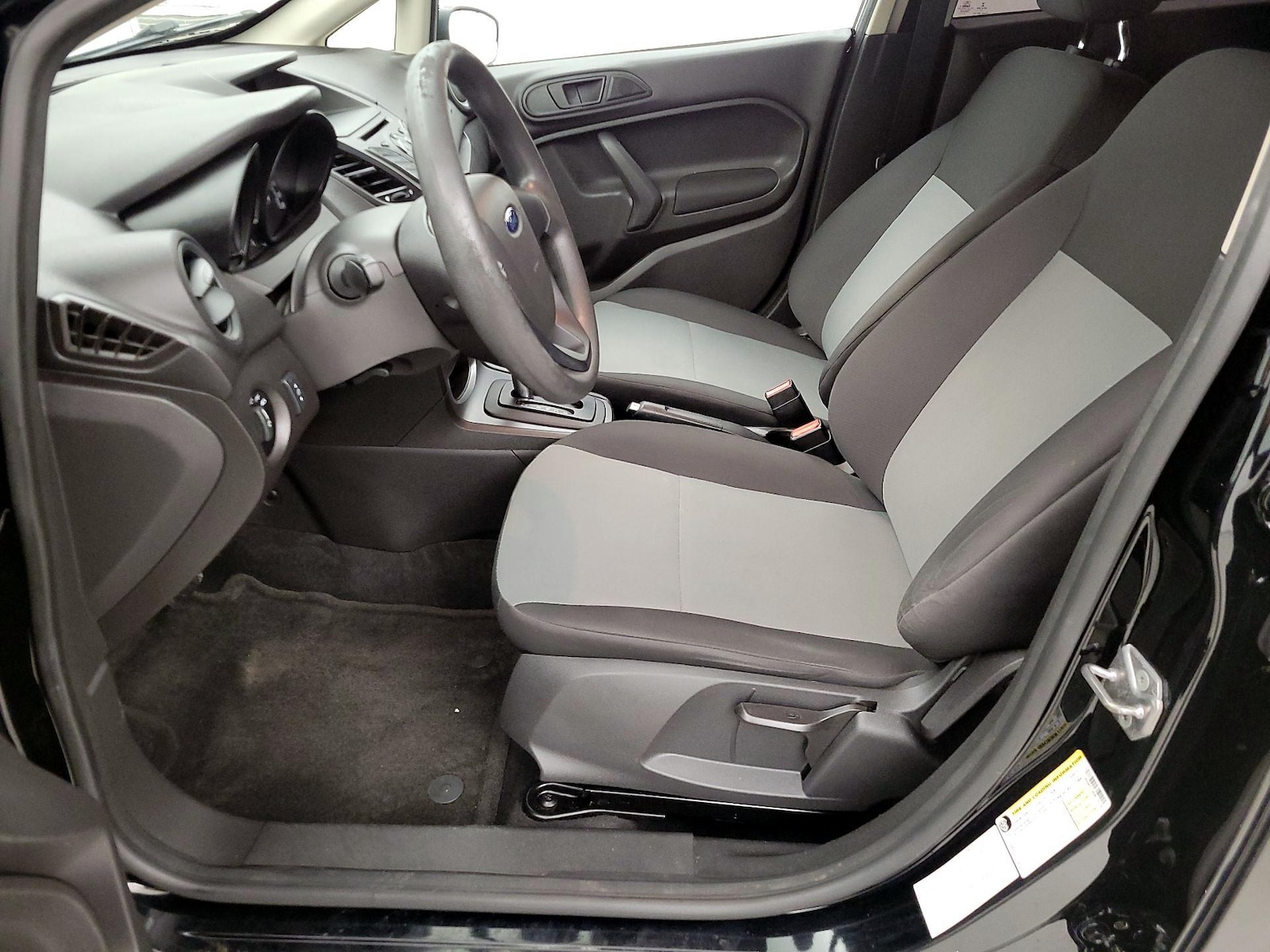 2016 Ford Fiesta S - Photo 10