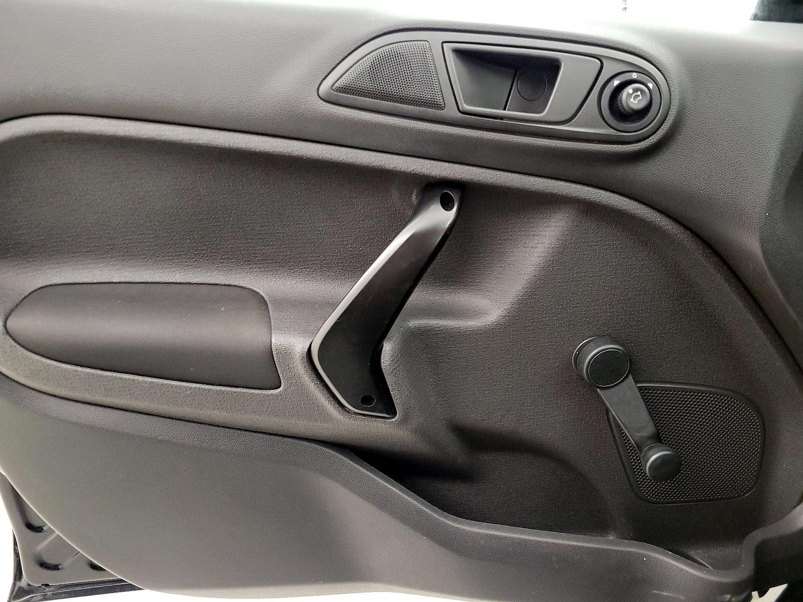 2016 Ford Fiesta S - Photo 11