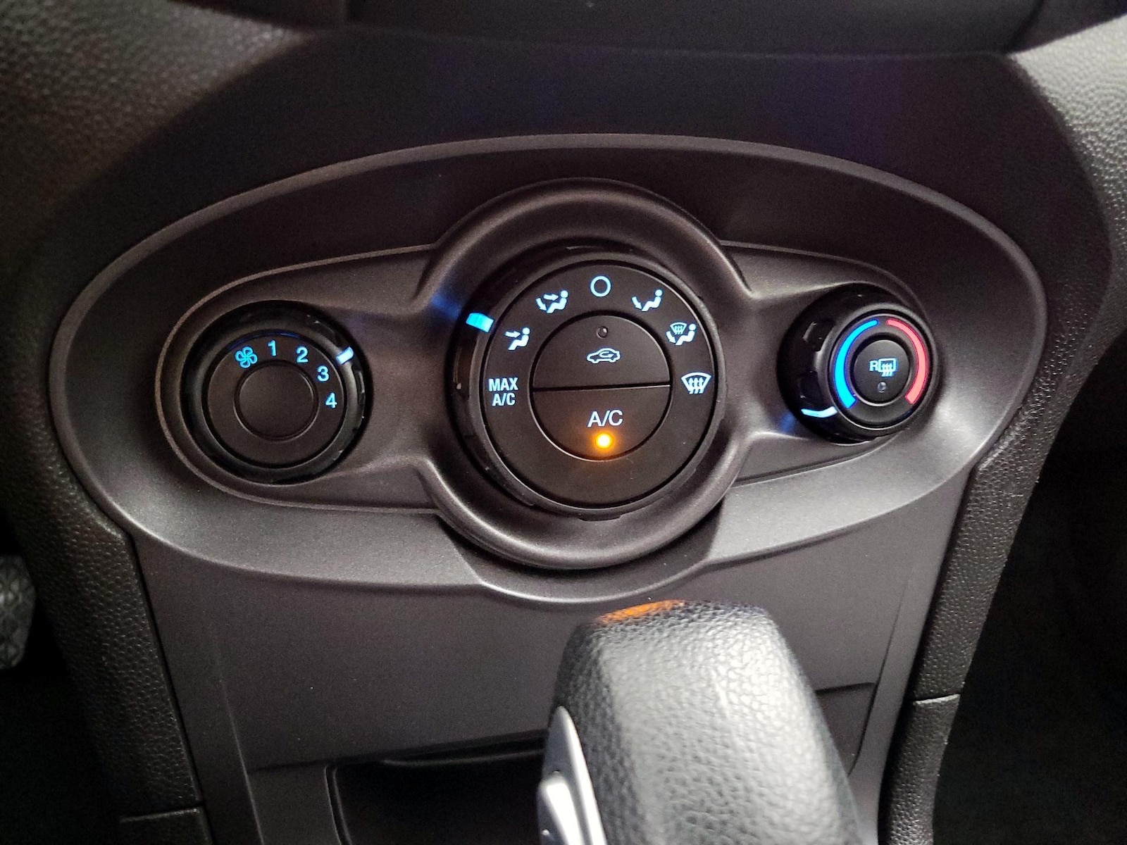 2016 Ford Fiesta S - Photo 14