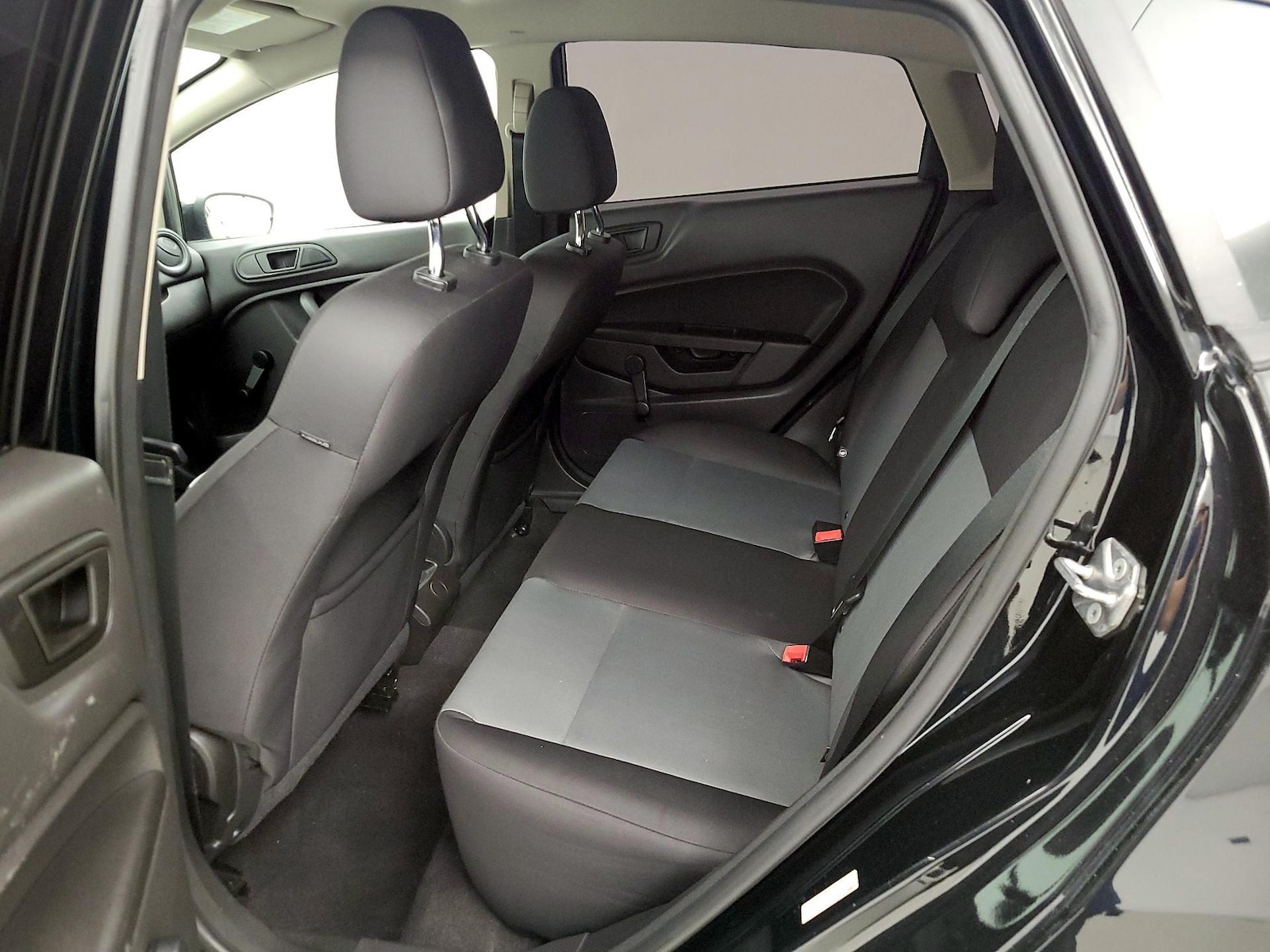 2016 Ford Fiesta S - Photo 17
