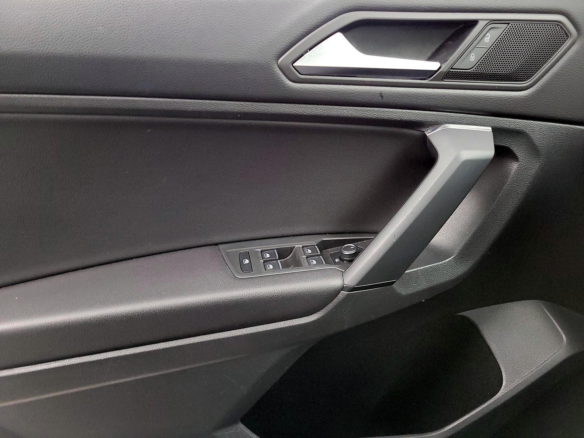 Thumbnail: 2019 Volkswagen Tiguan - 10