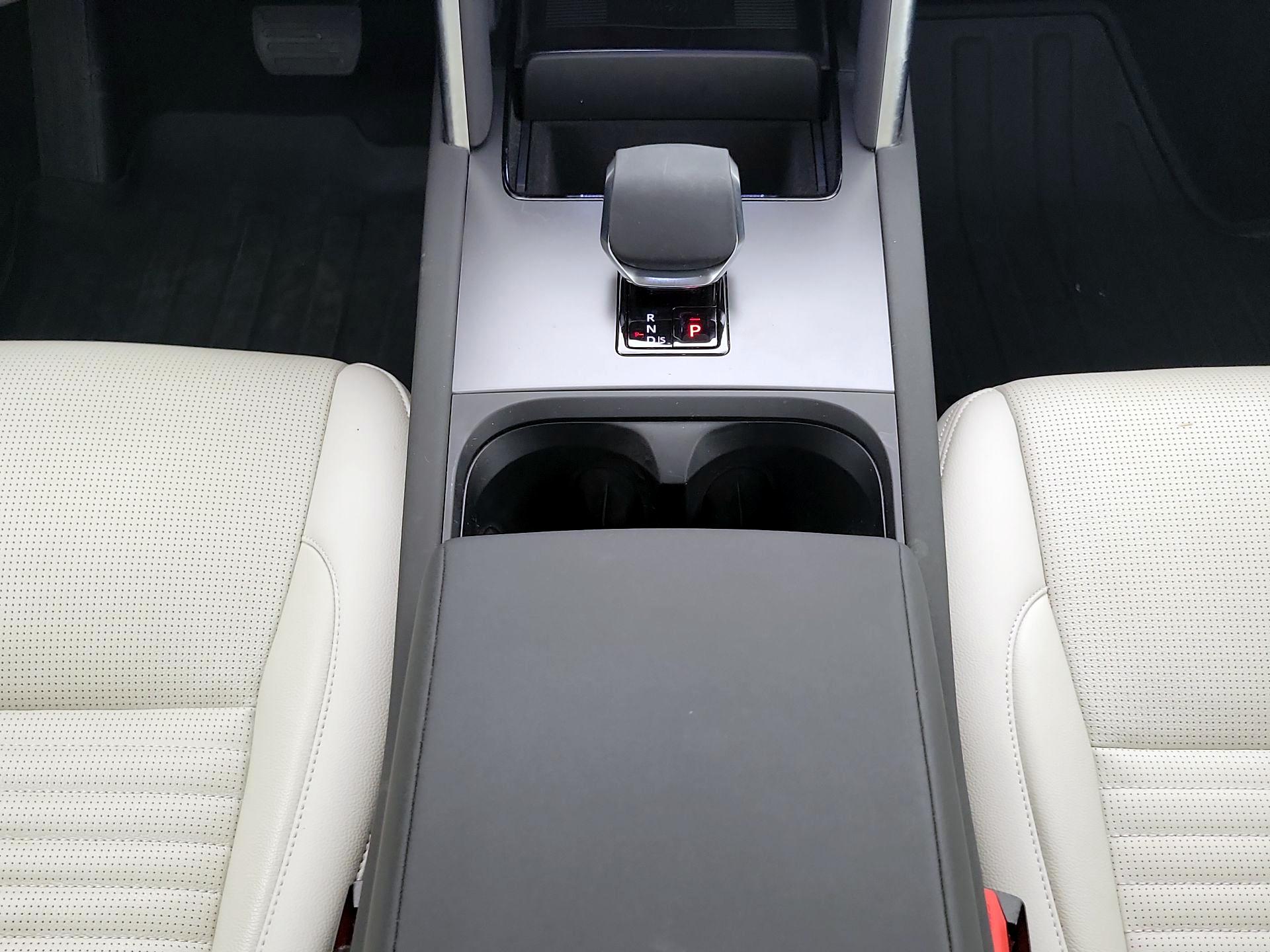 Thumbnail: 2025 Land Rover Discovery Sport - 18