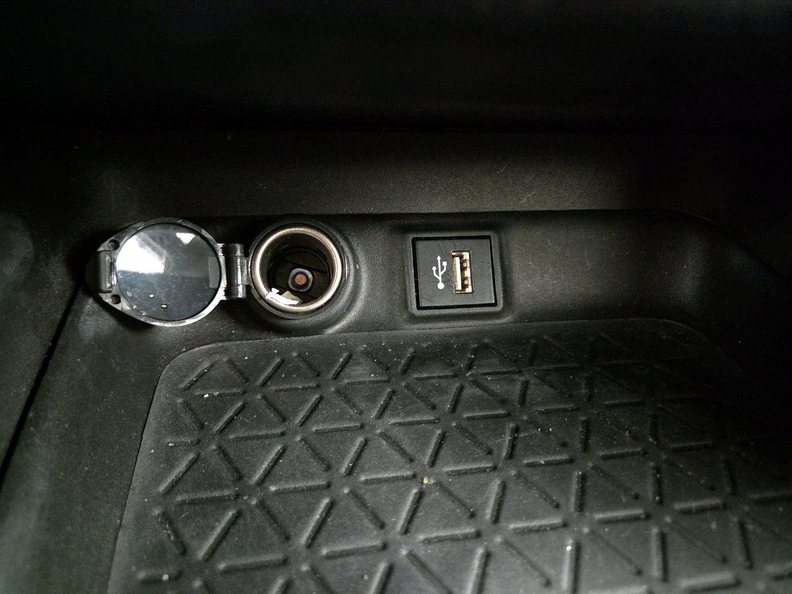 2023 Toyota RAV4 XLE Premium - Photo 19