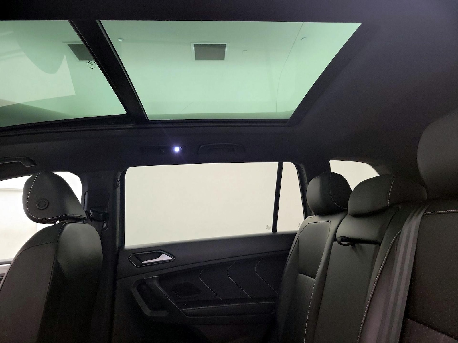 2023 Volkswagen Tiguan SE R-LINE BLACK - Photo 25