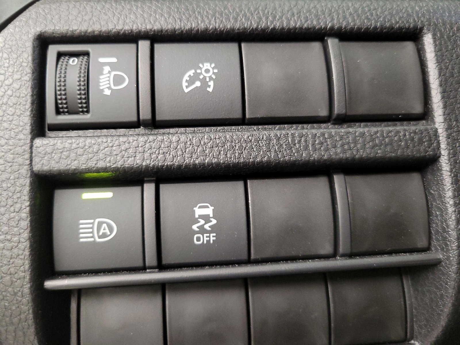2025 Toyota Tacoma SR5 - Photo 12