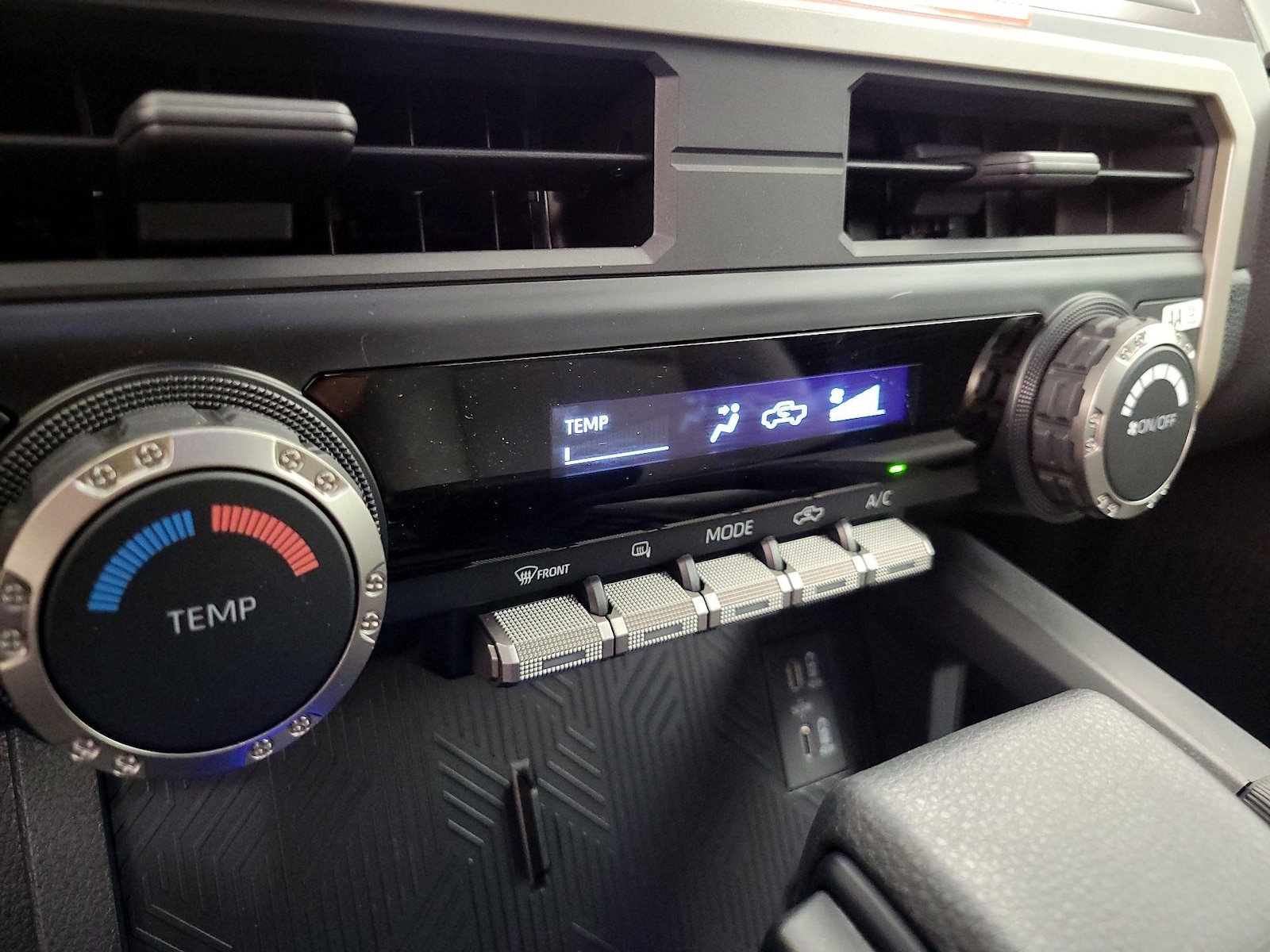 2025 Toyota Tacoma SR5 - Photo 15