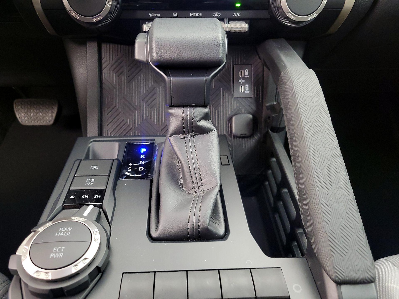 2025 Toyota Tacoma SR5 - Photo 16