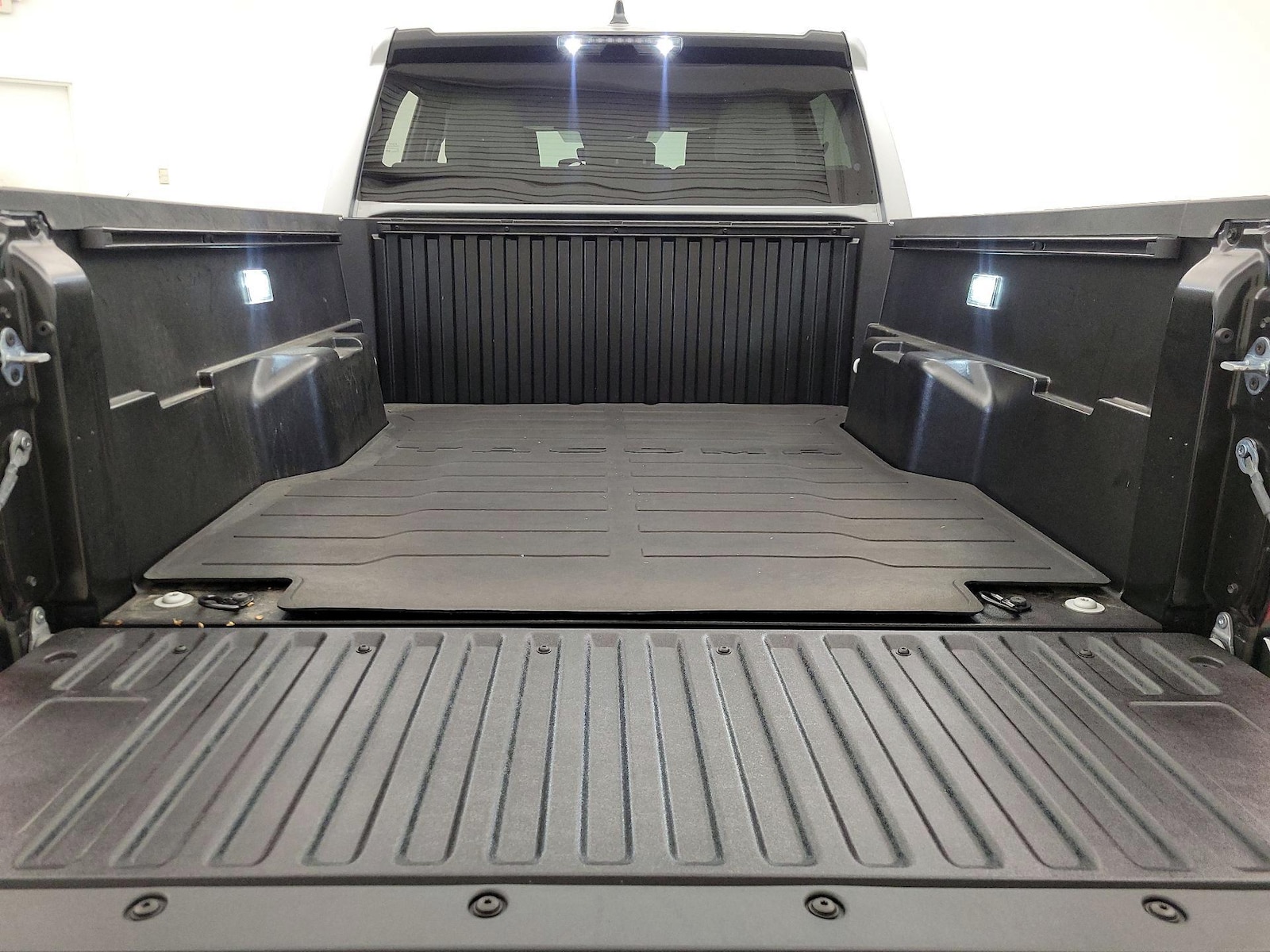 2025 Toyota Tacoma SR5 - Photo 19