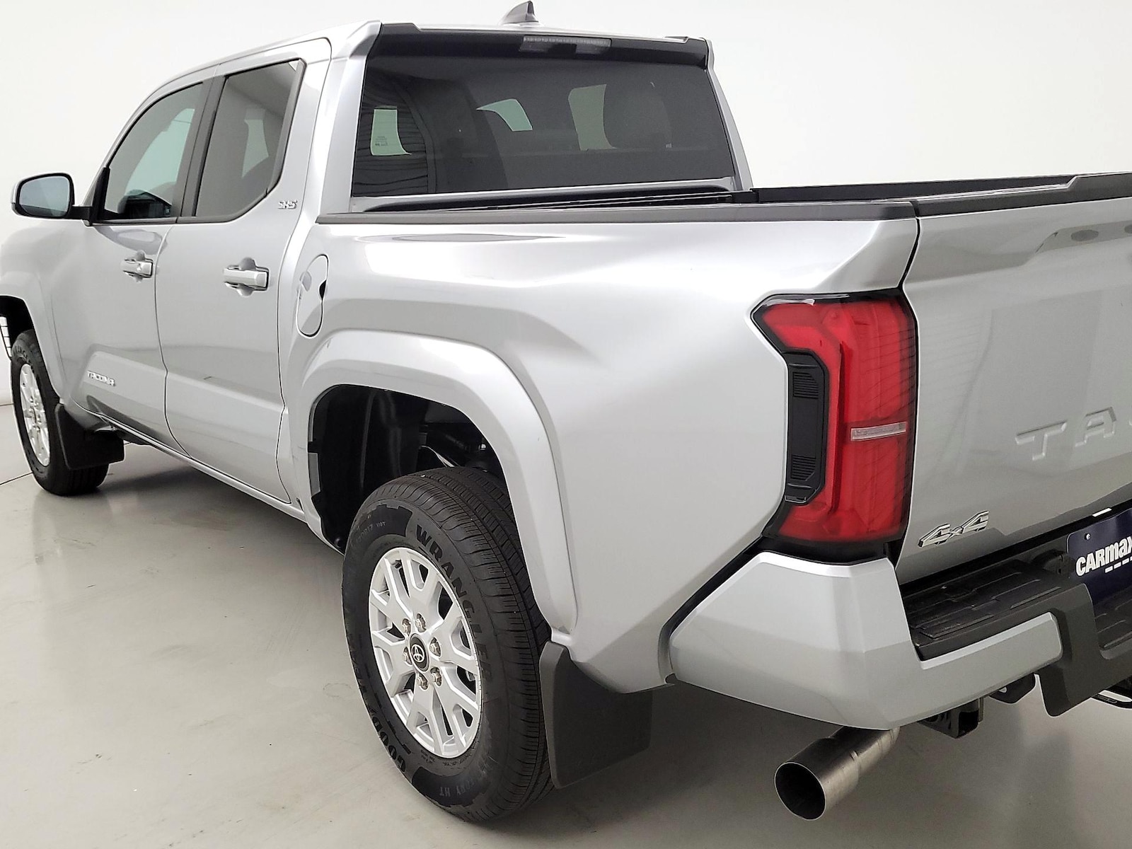 2025 Toyota Tacoma SR5 - Photo 7