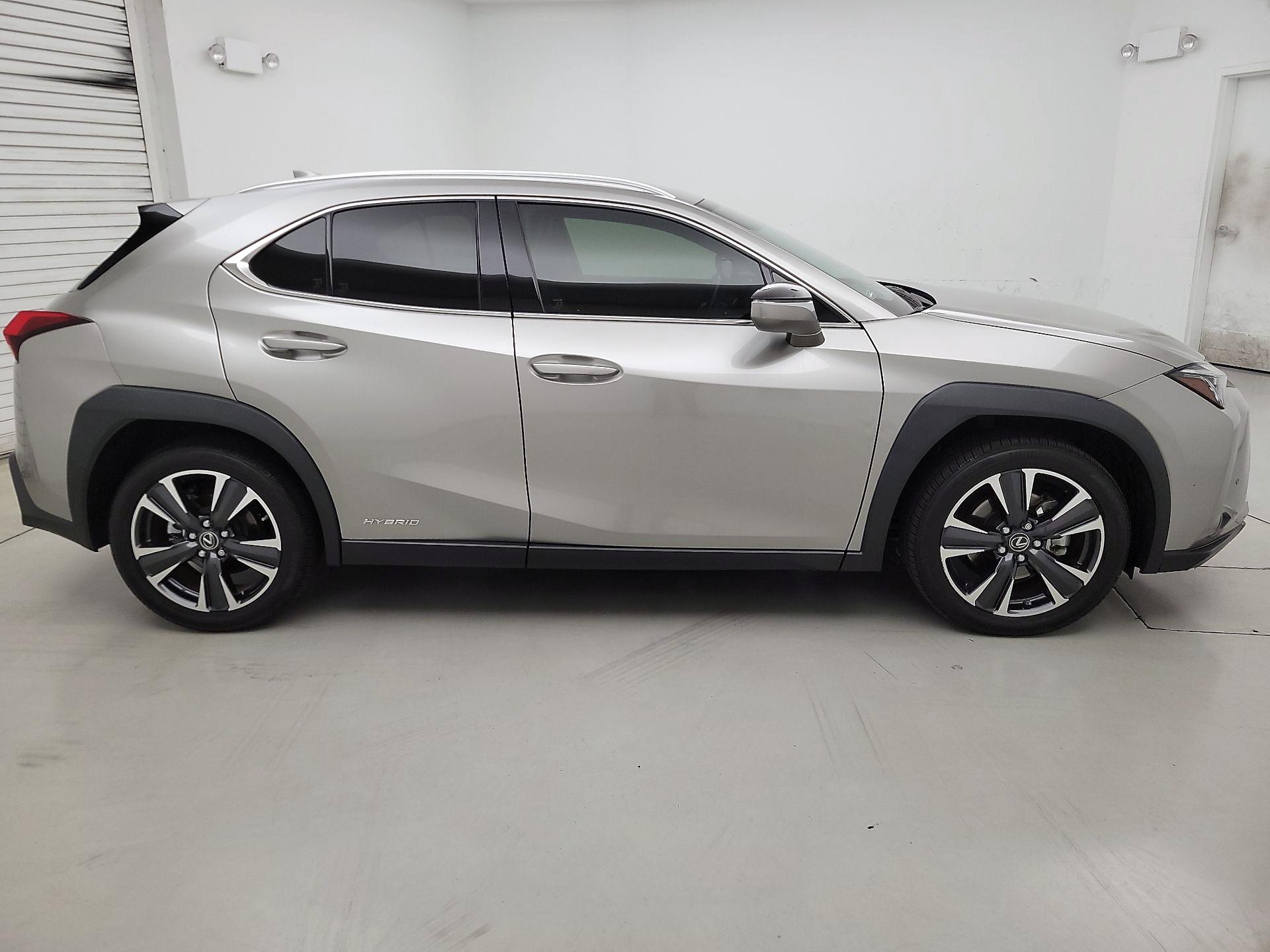 Thumbnail: 2021 Lexus UX - 4