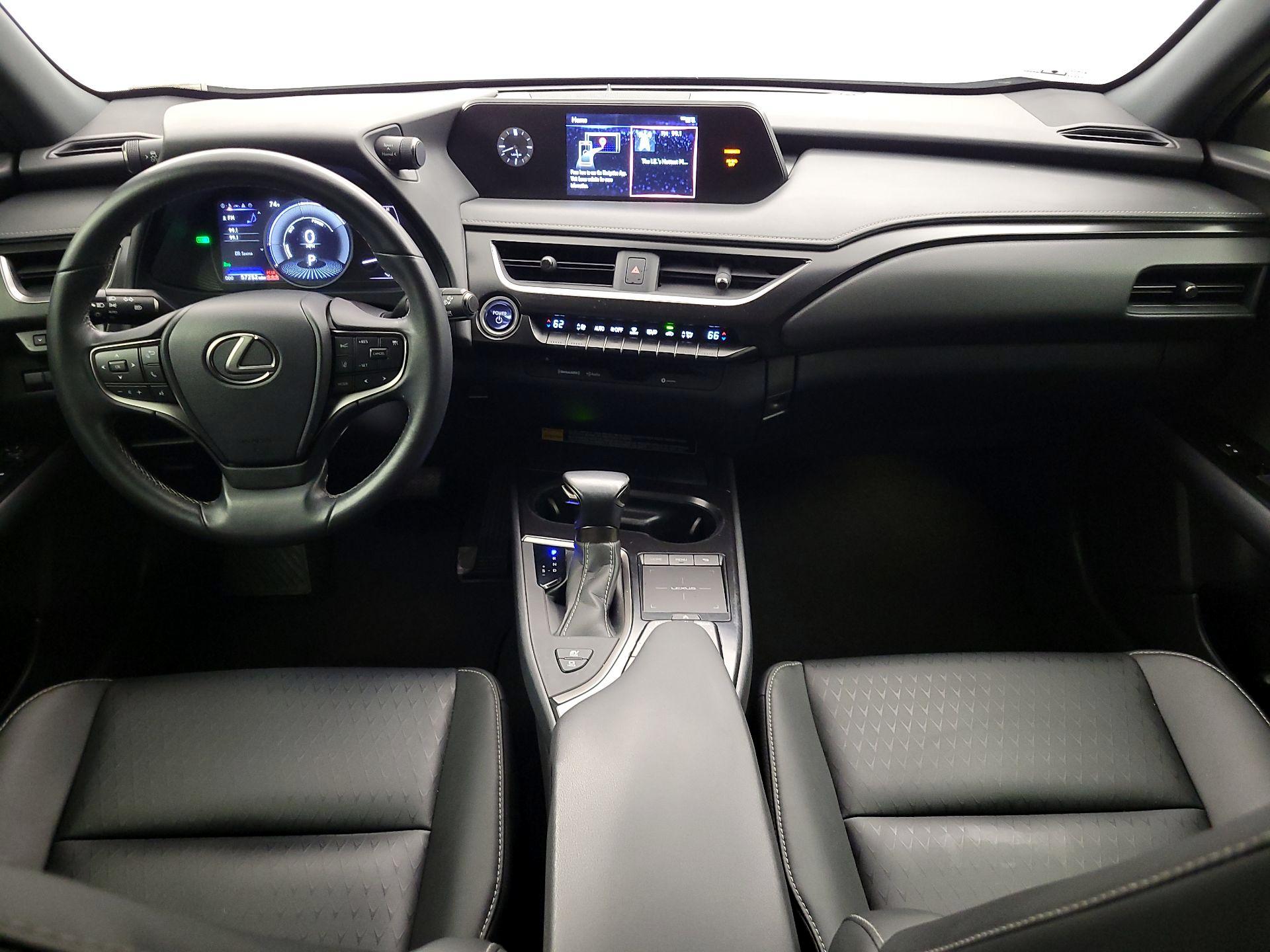 Thumbnail: 2021 Lexus UX - 8