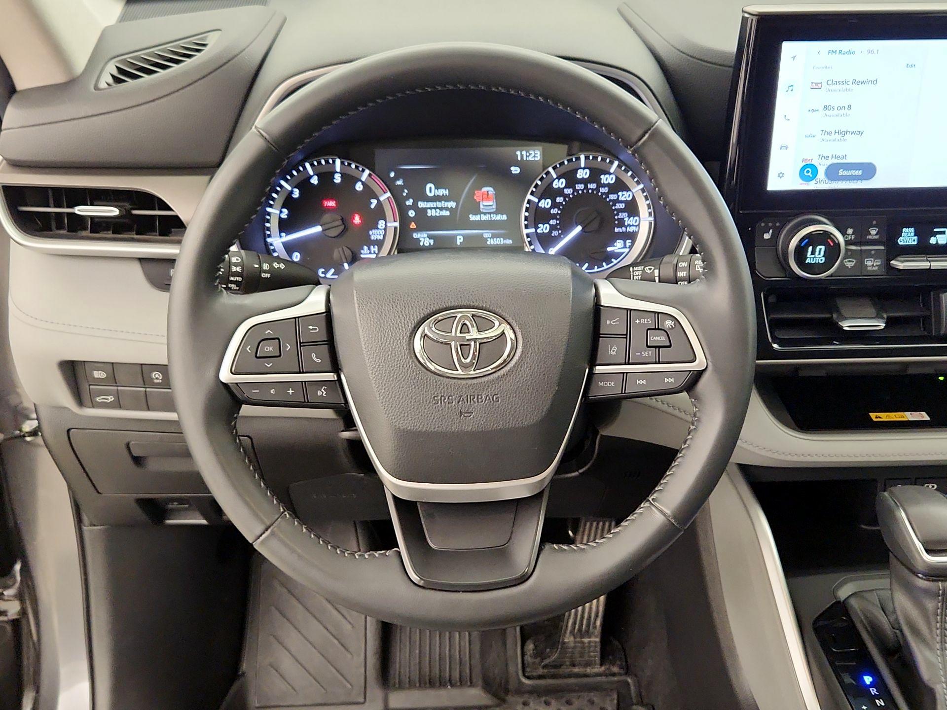 Thumbnail: 2023 Toyota Highlander - 10