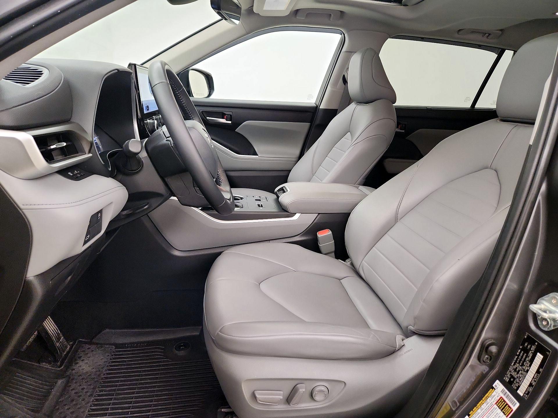 Thumbnail: 2023 Toyota Highlander - 11
