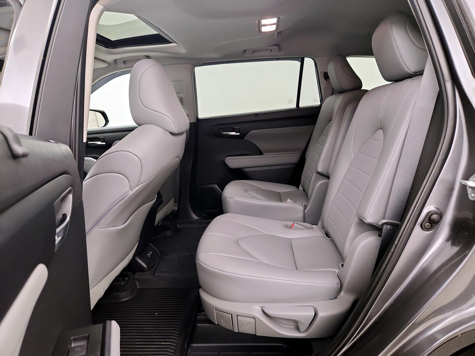 Thumbnail: 2023 Toyota Highlander - 20