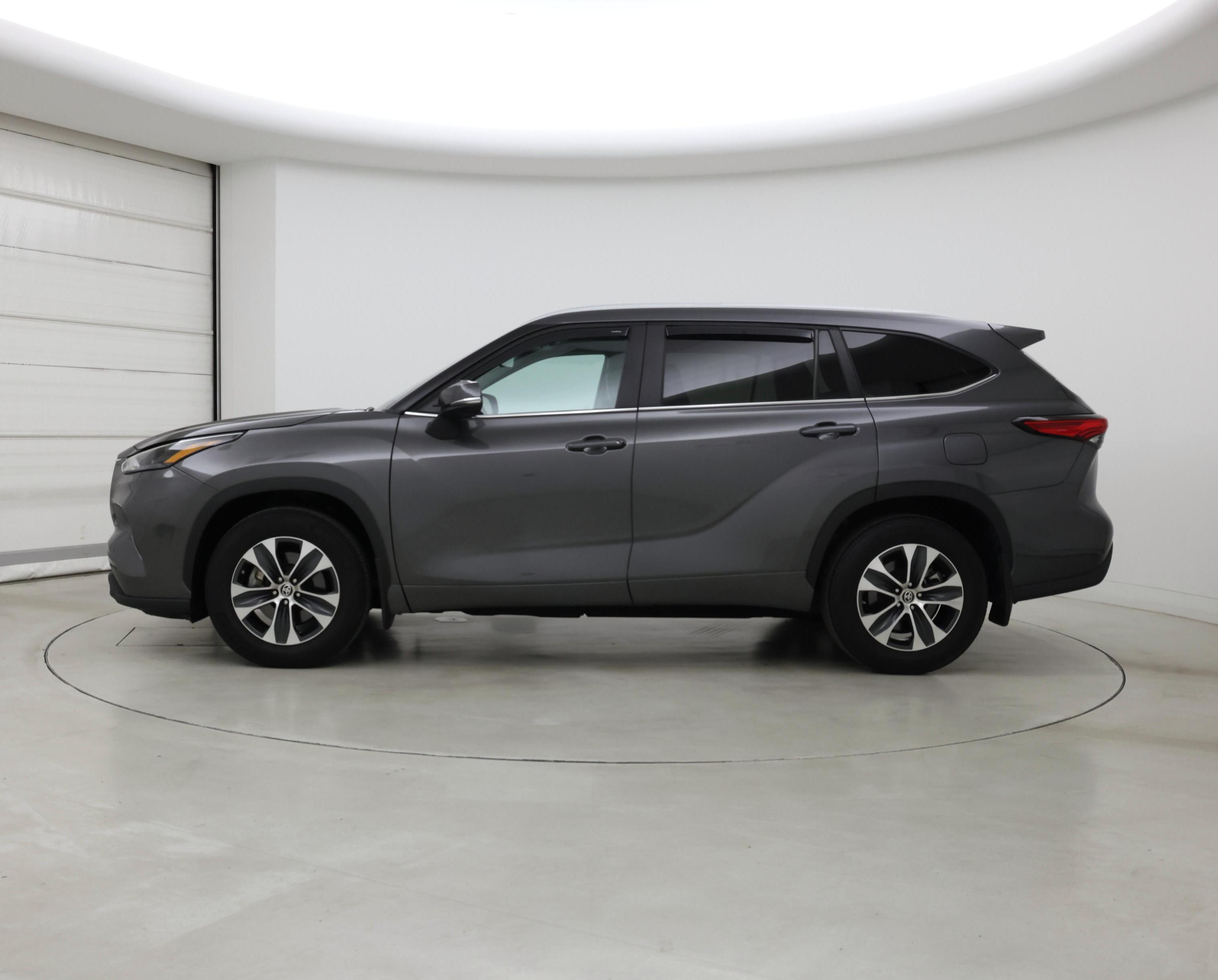 Thumbnail: 2023 Toyota Highlander - 3