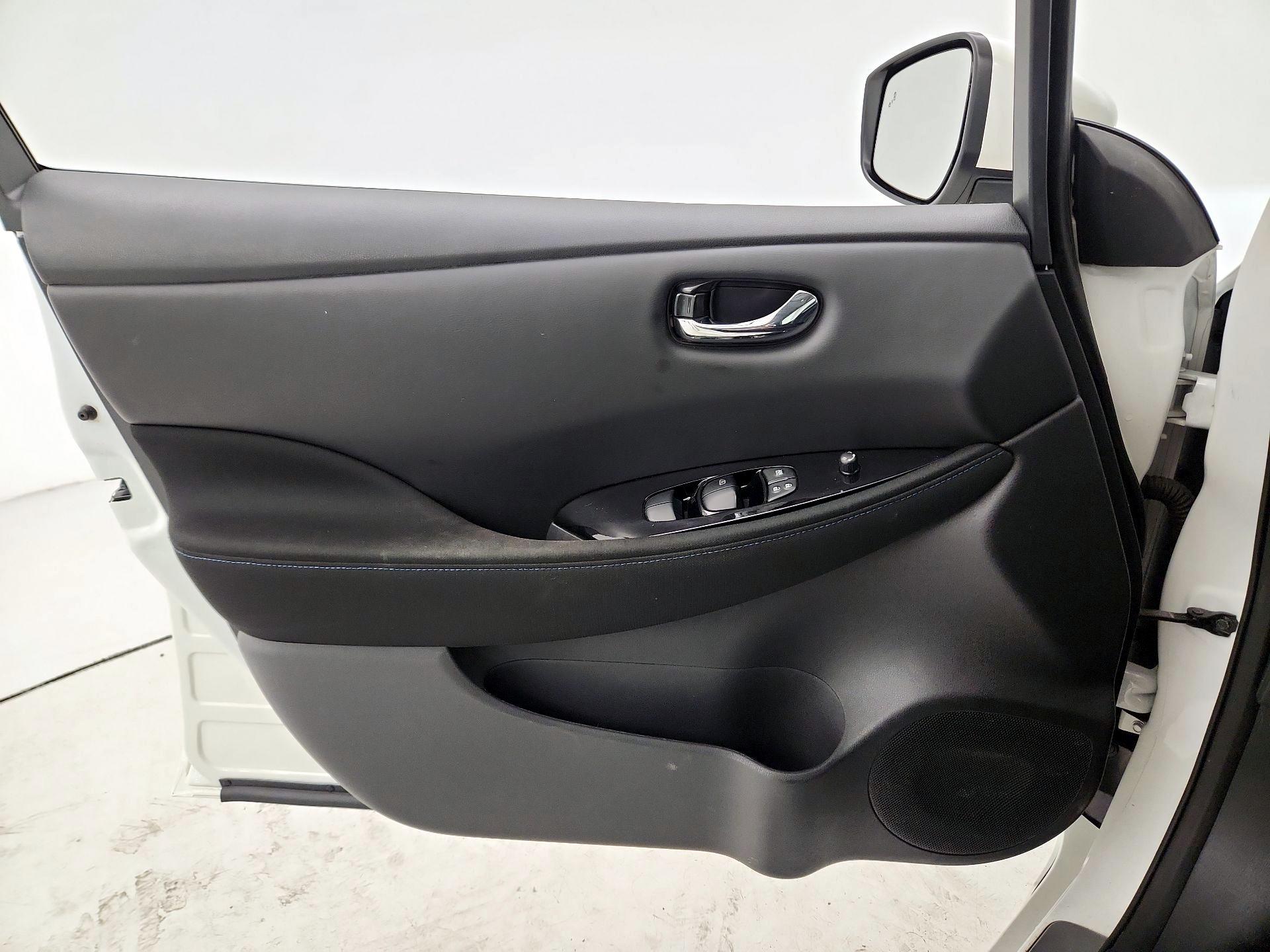 Thumbnail: 2023 Nissan Leaf - 12