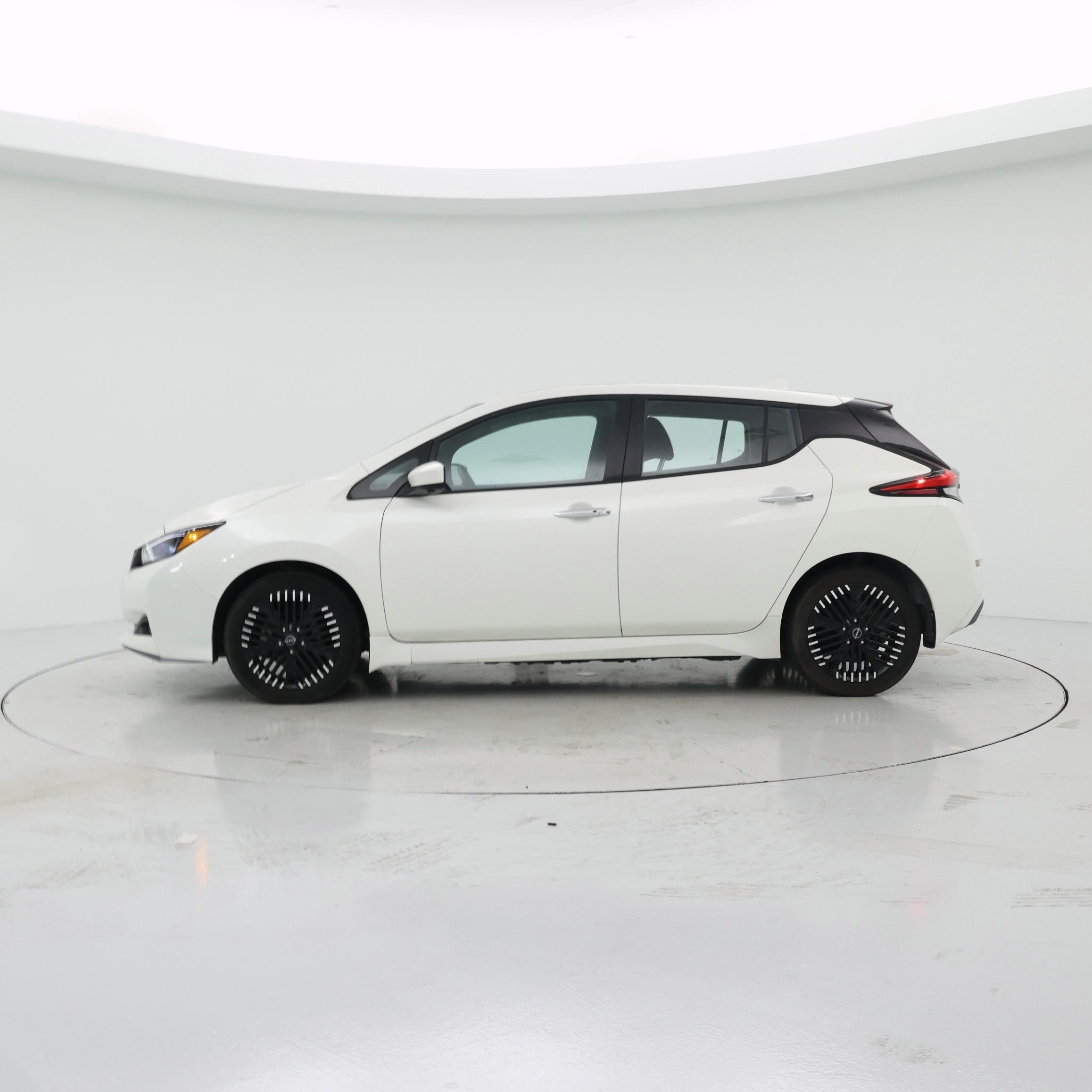 Thumbnail: 2023 Nissan Leaf - 3