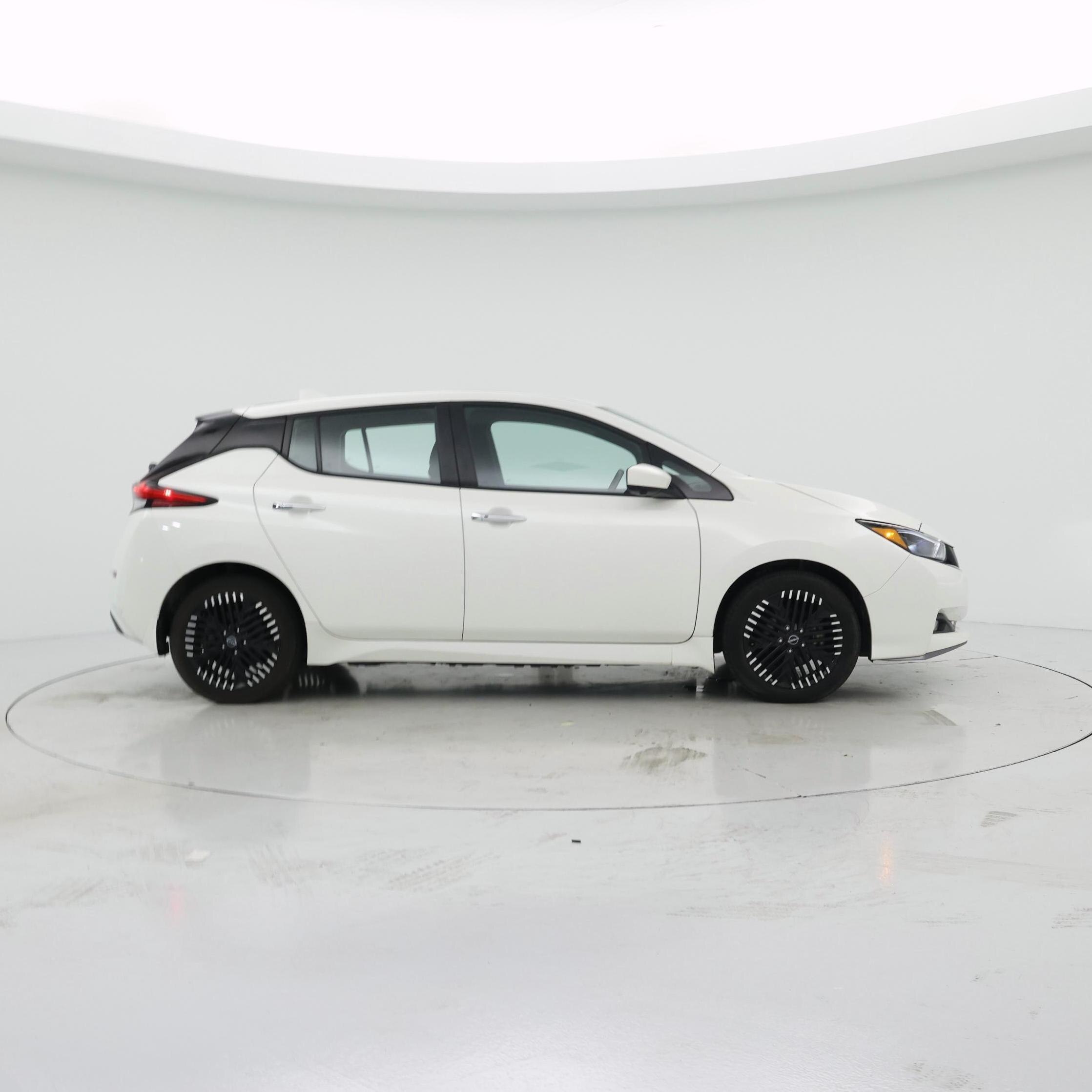 Thumbnail: 2023 Nissan Leaf - 7