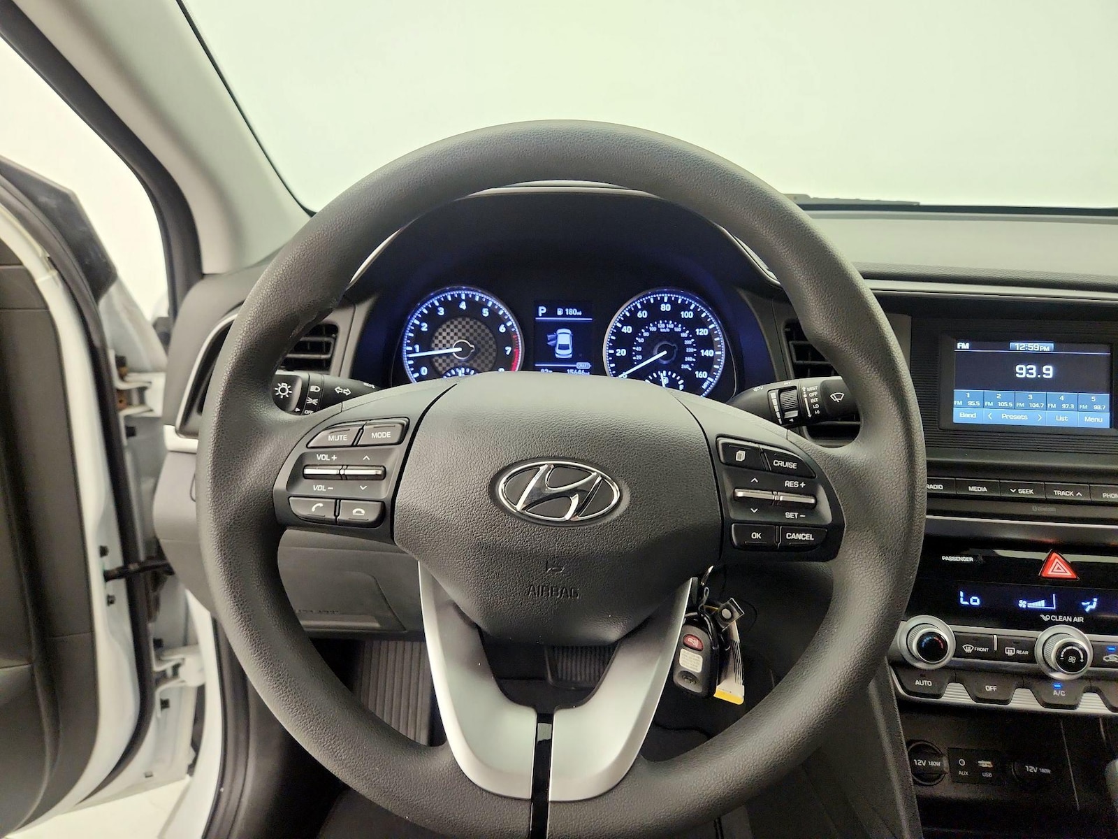 2020 Hyundai Elantra SE - Photo 11