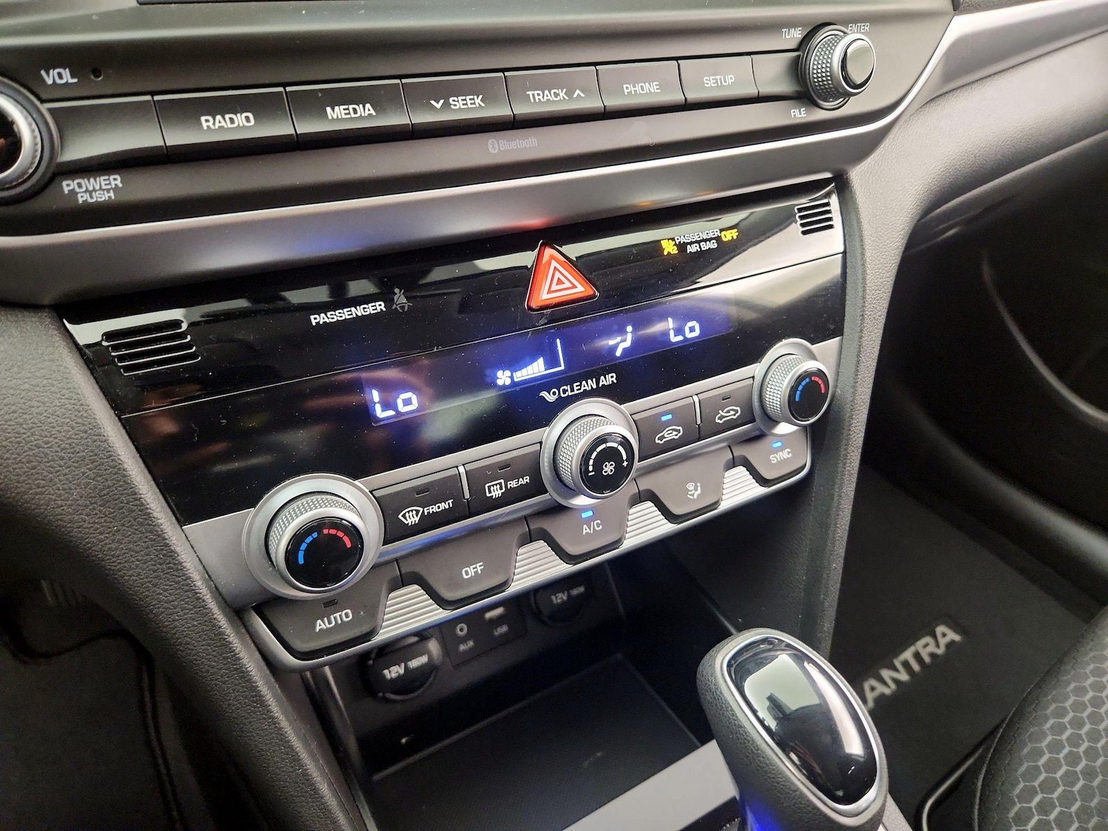 2020 Hyundai Elantra SE - Photo 17