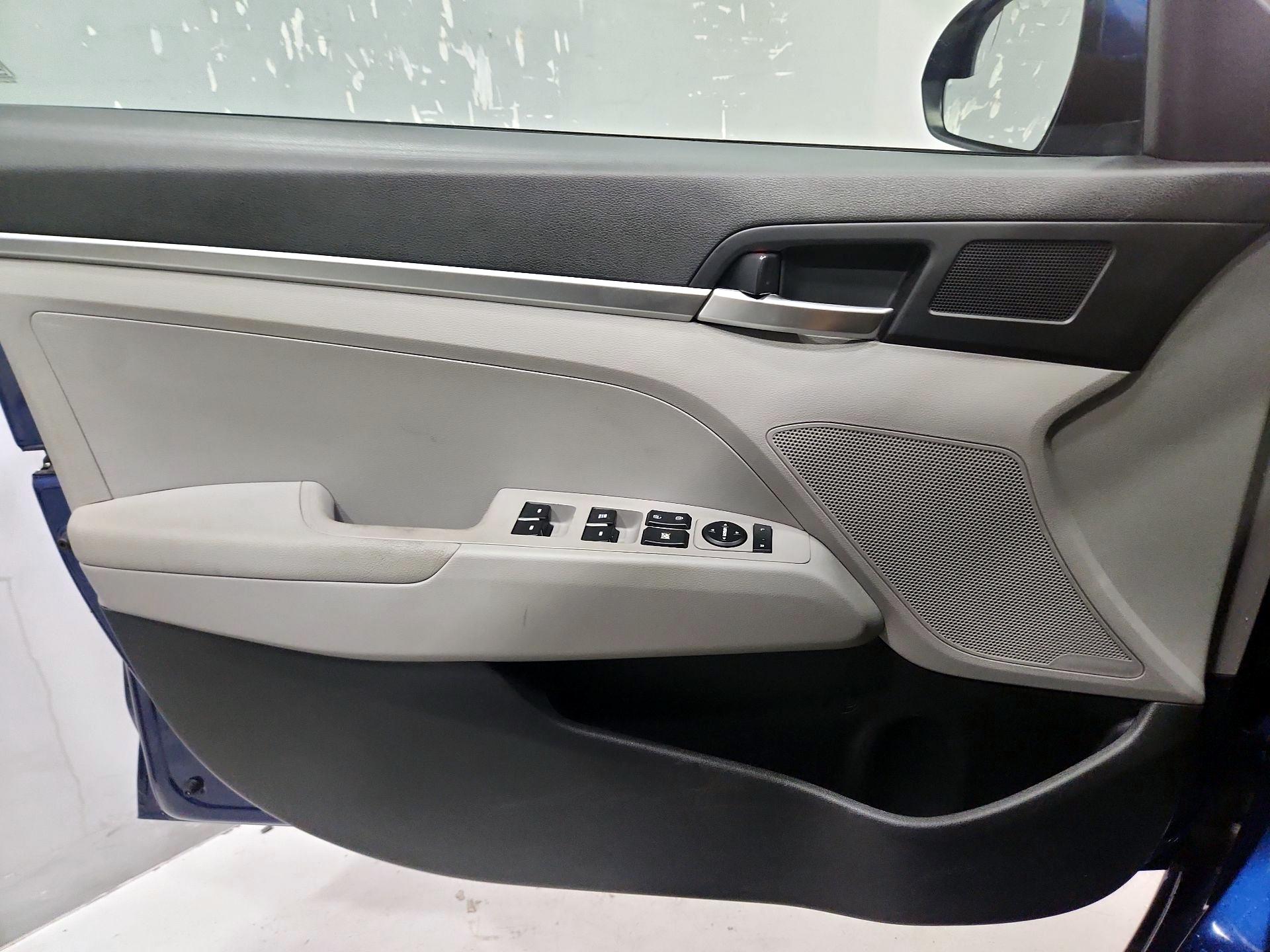 Thumbnail: 2020 Hyundai Elantra - 12