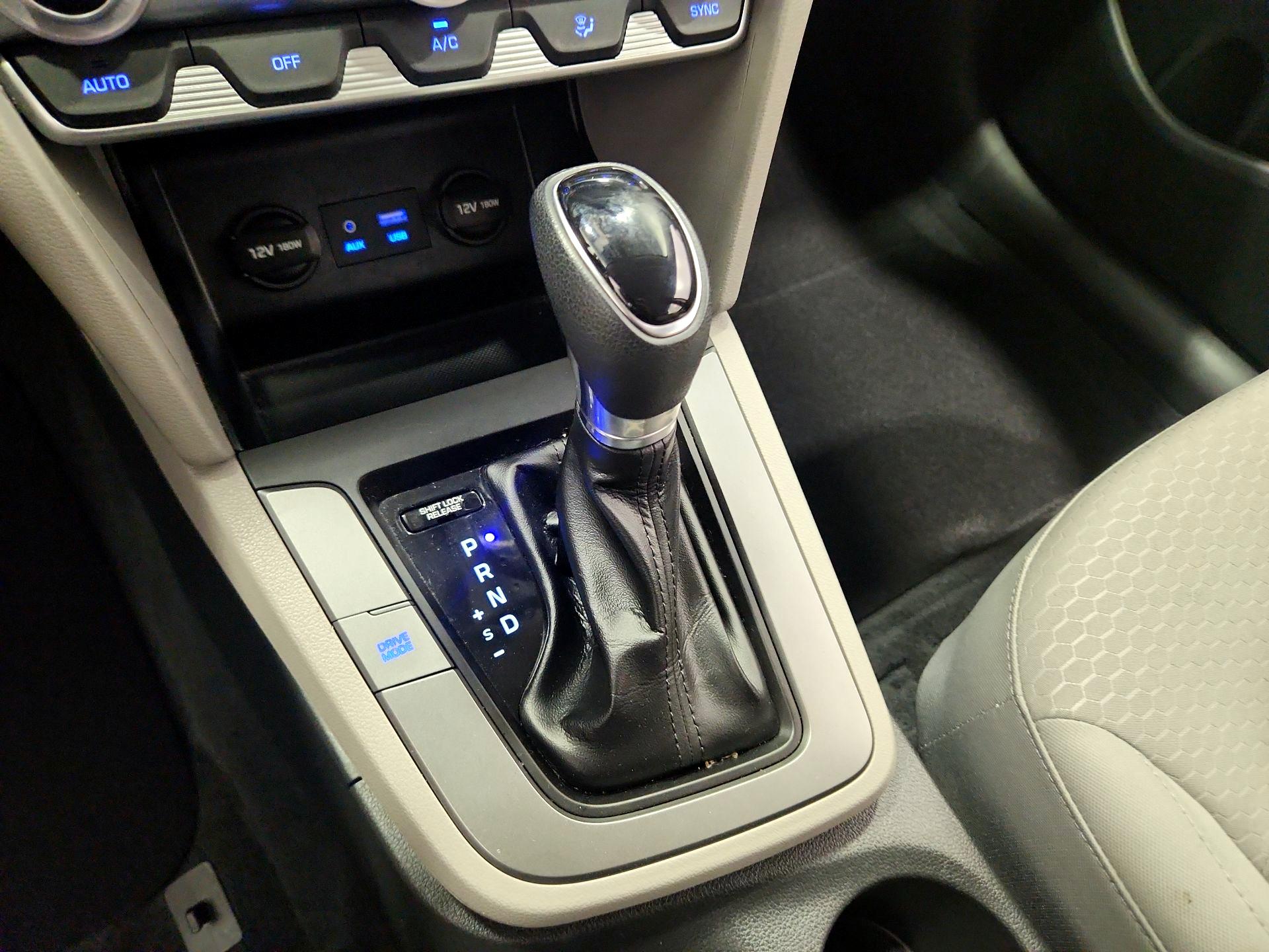 Thumbnail: 2020 Hyundai Elantra - 17