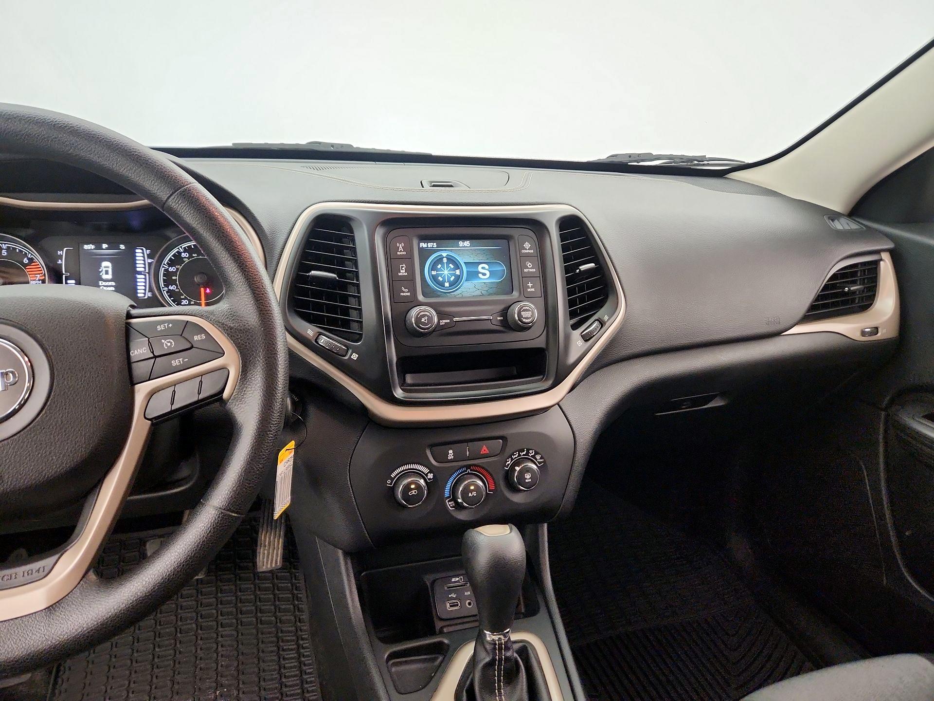 Thumbnail: 2016 Jeep Cherokee - 9