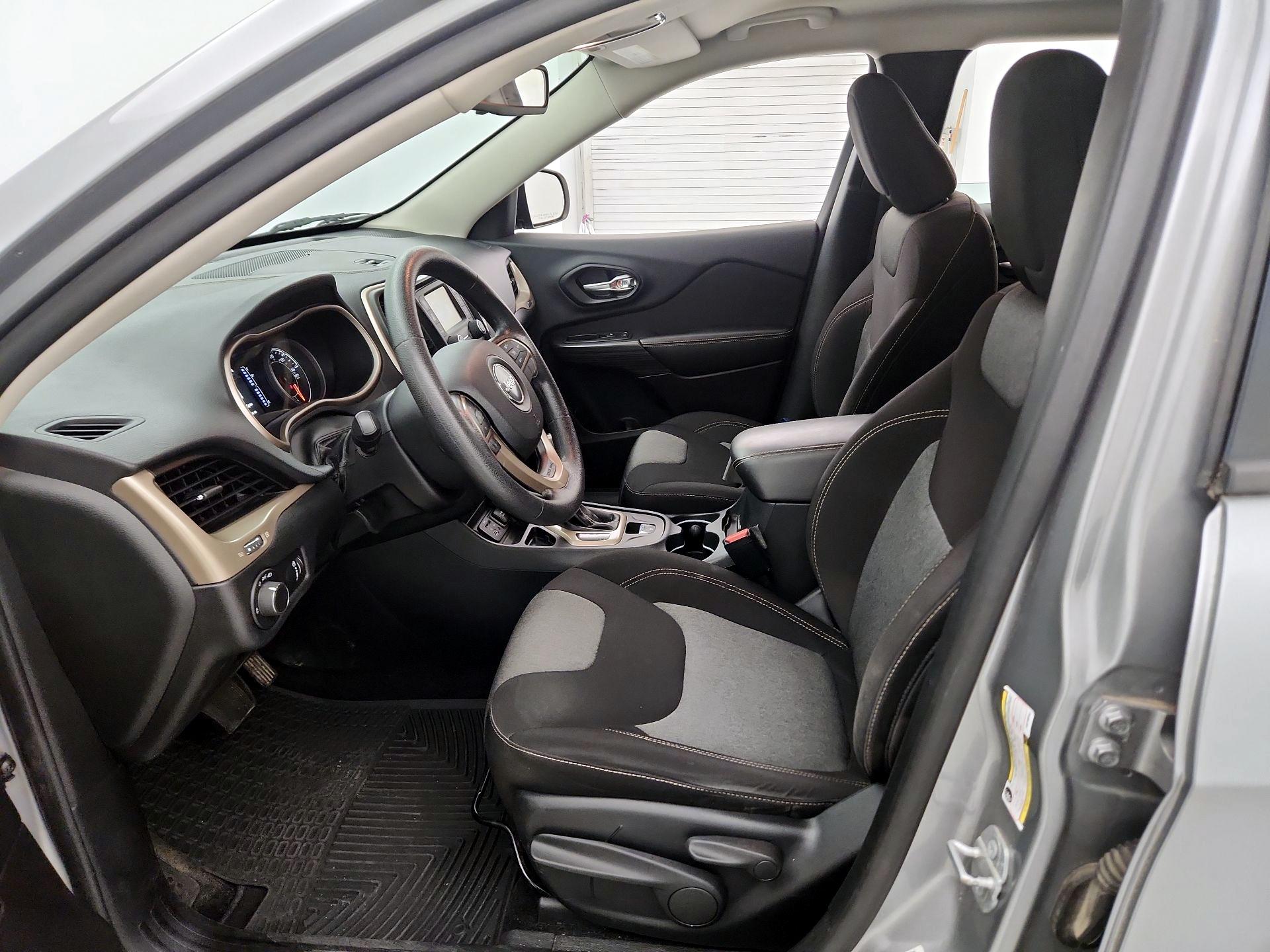 Thumbnail: 2016 Jeep Cherokee - 11