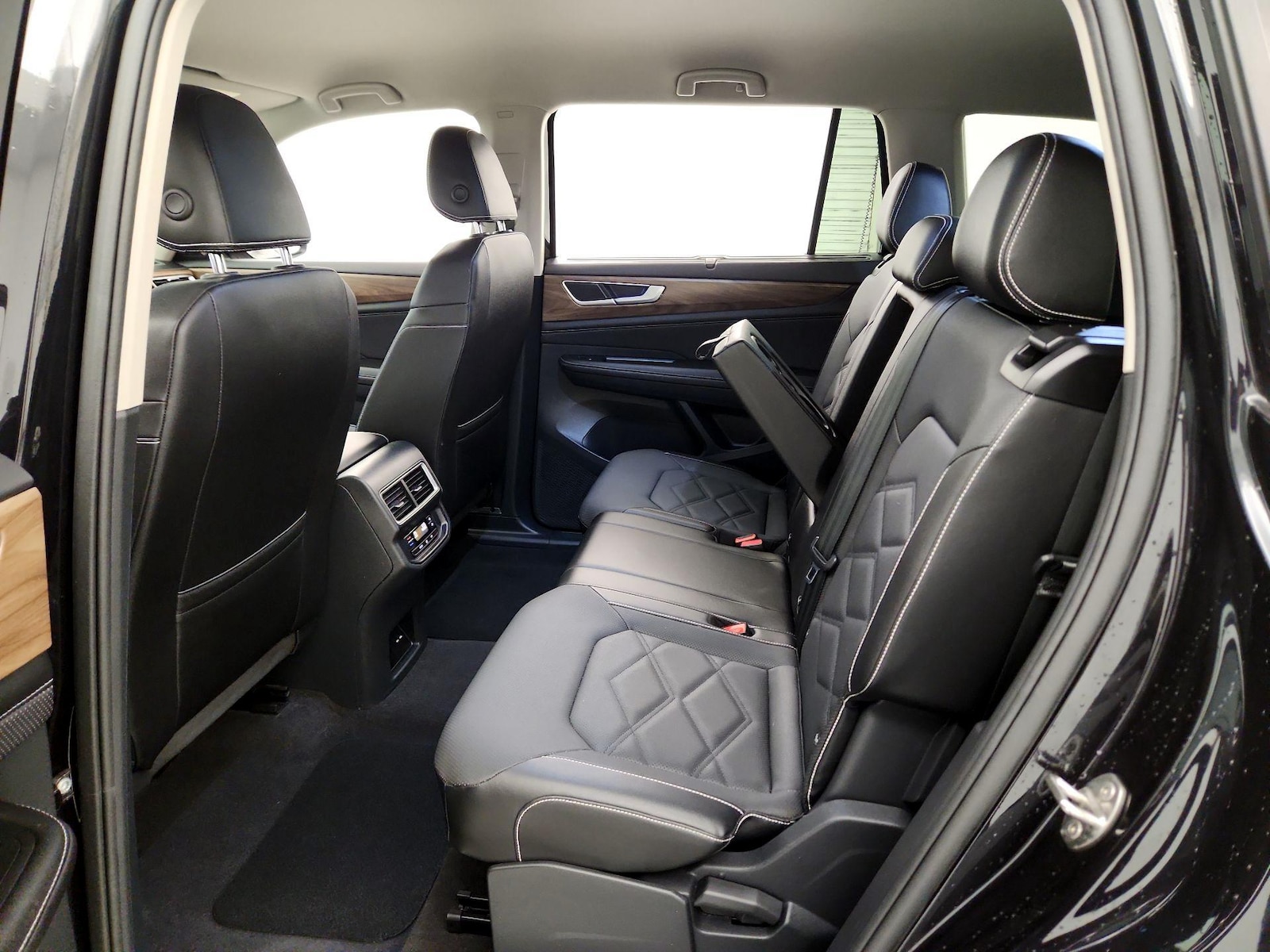 2025 Volkswagen Atlas SE w/Tech - Photo 20