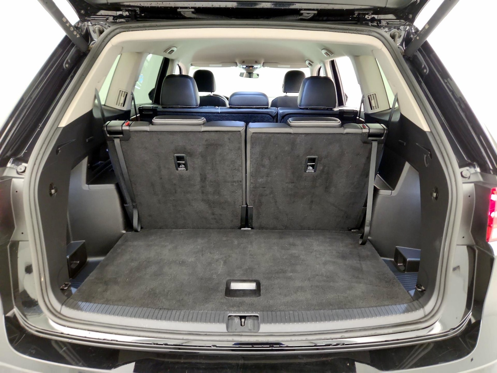 2025 Volkswagen Atlas SE w/Tech - Photo 22