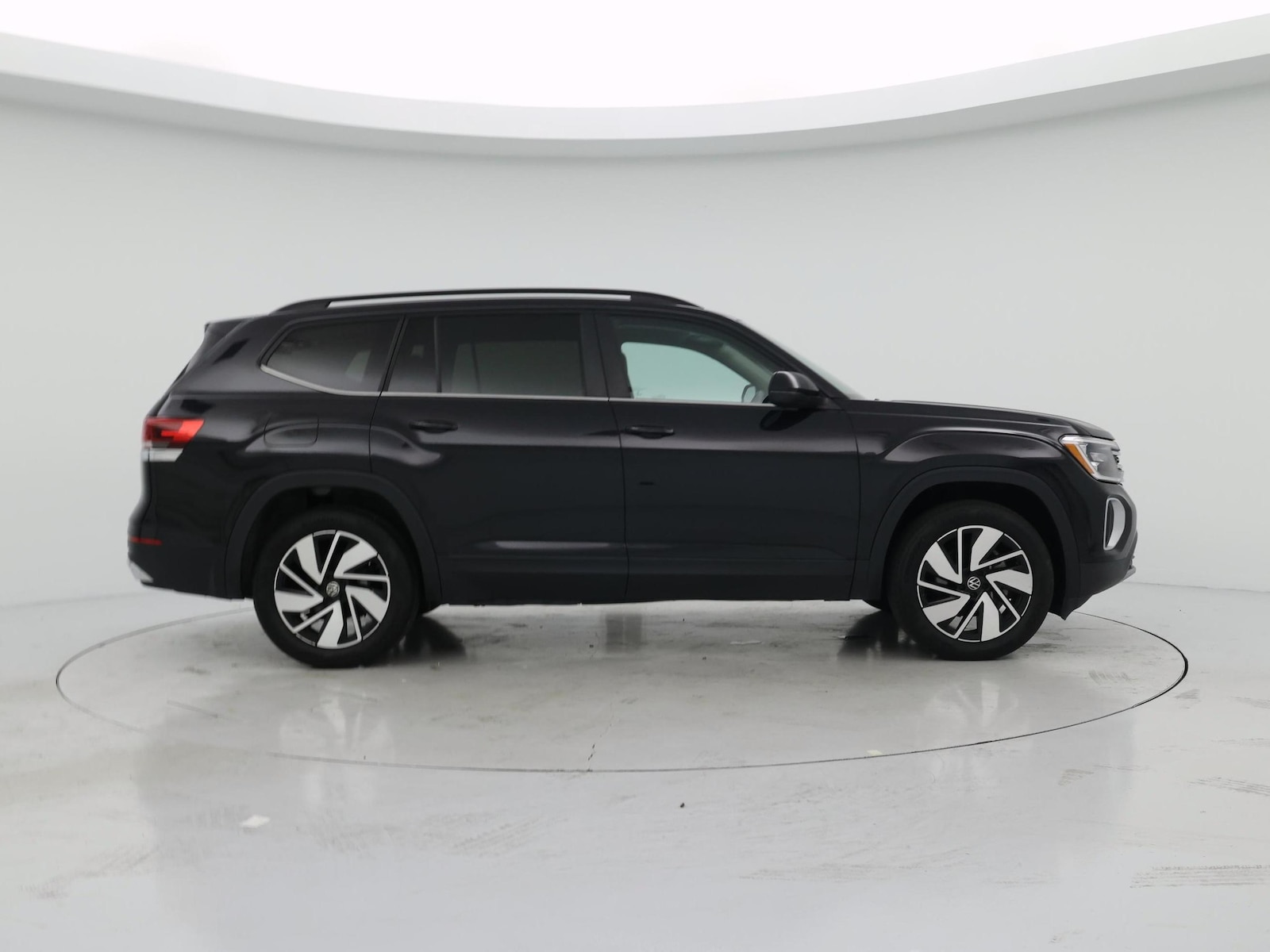 2025 Volkswagen Atlas SE w/Tech - Photo 8
