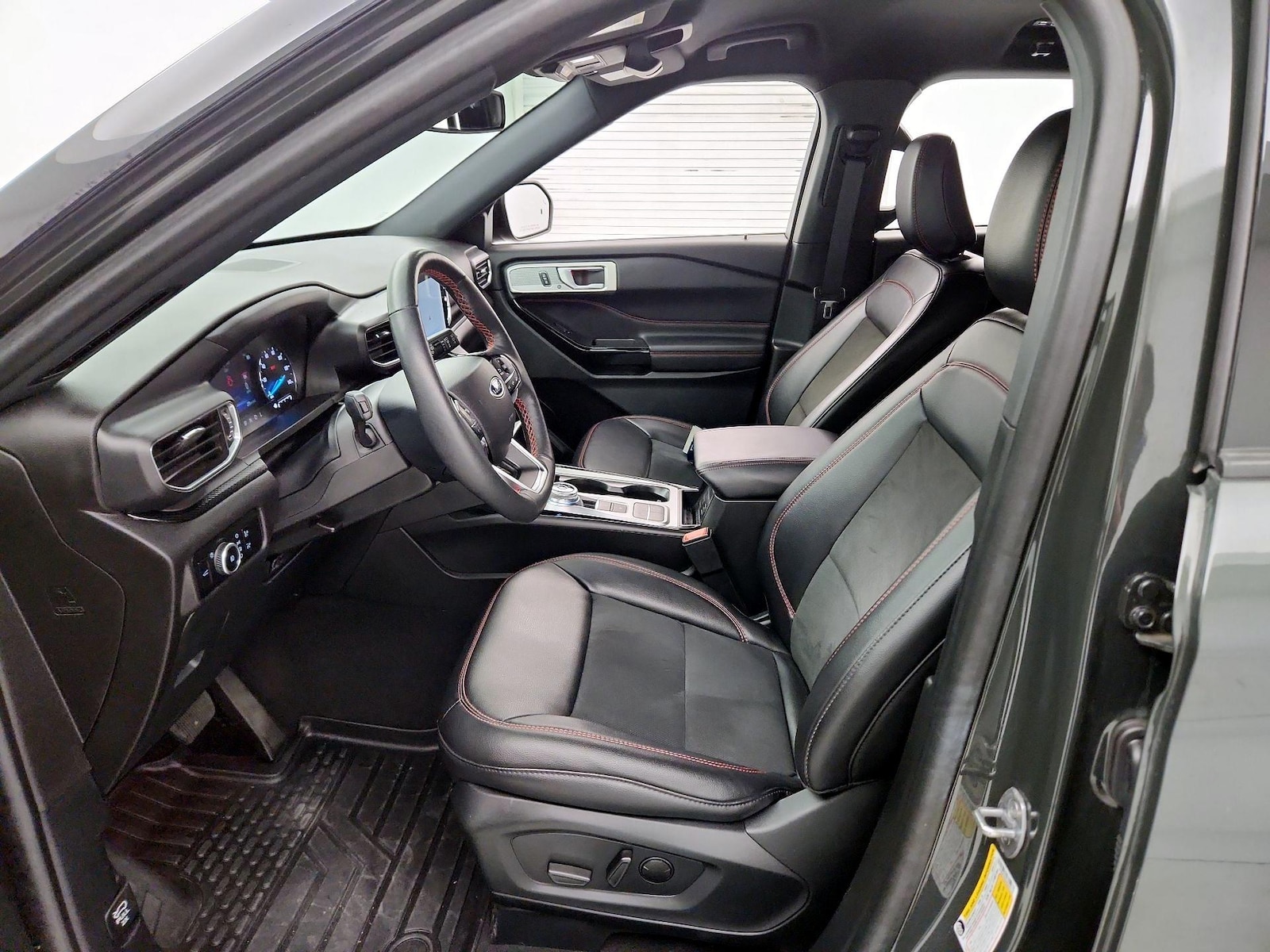 2024 Ford Explorer ST-LINE - Photo 12