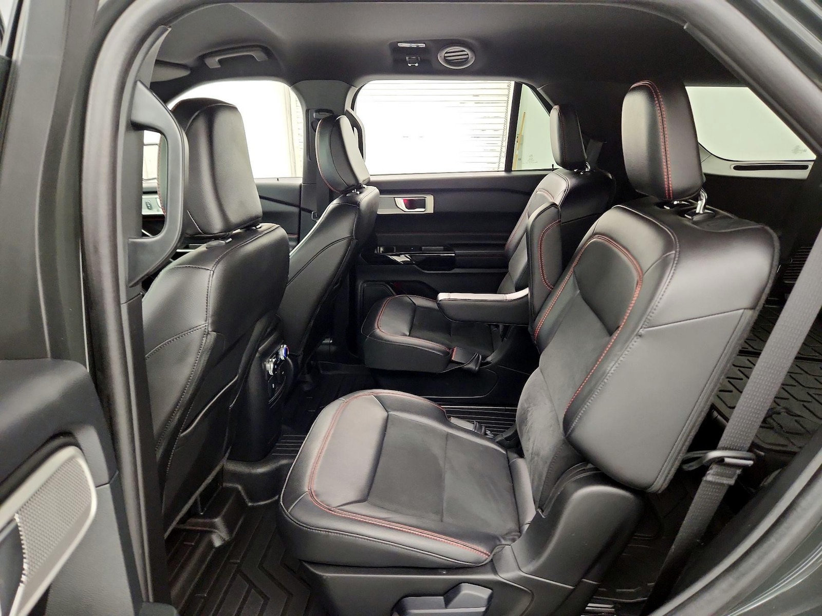 2024 Ford Explorer ST-LINE - Photo 21