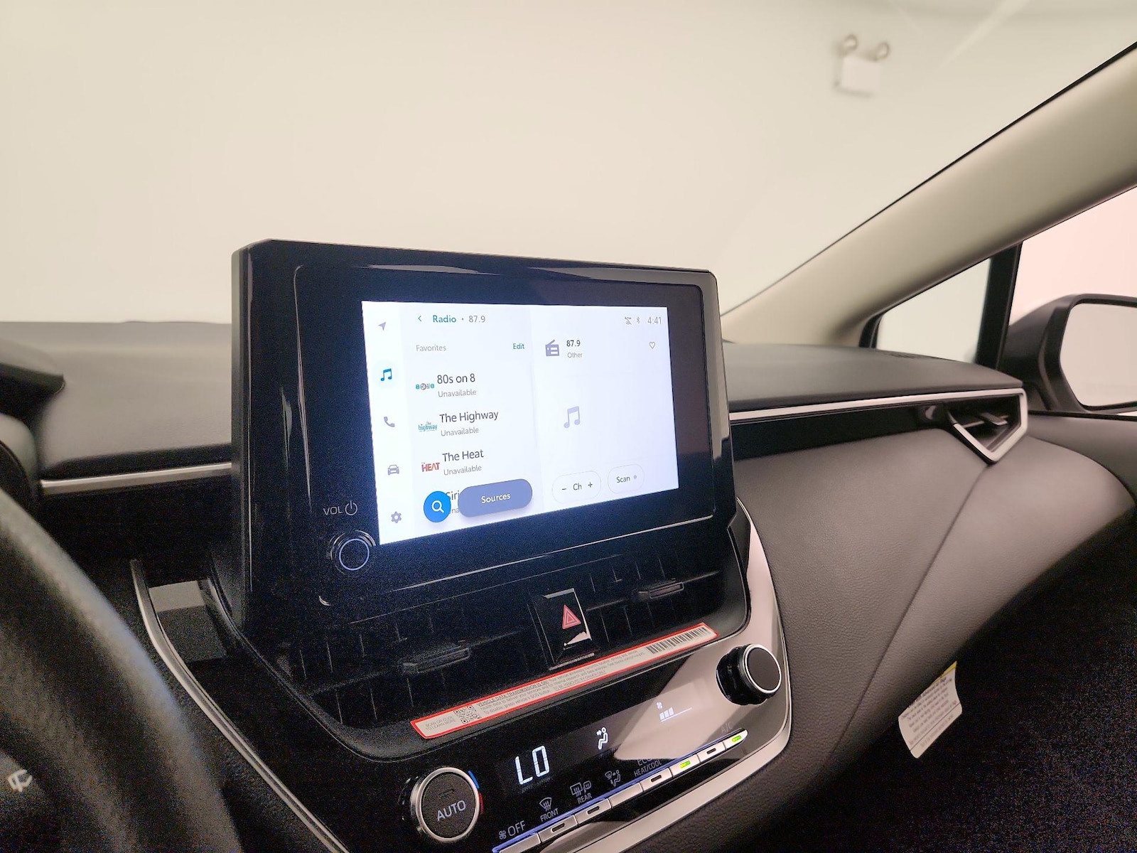 2026 Toyota Corolla LE - Photo 17