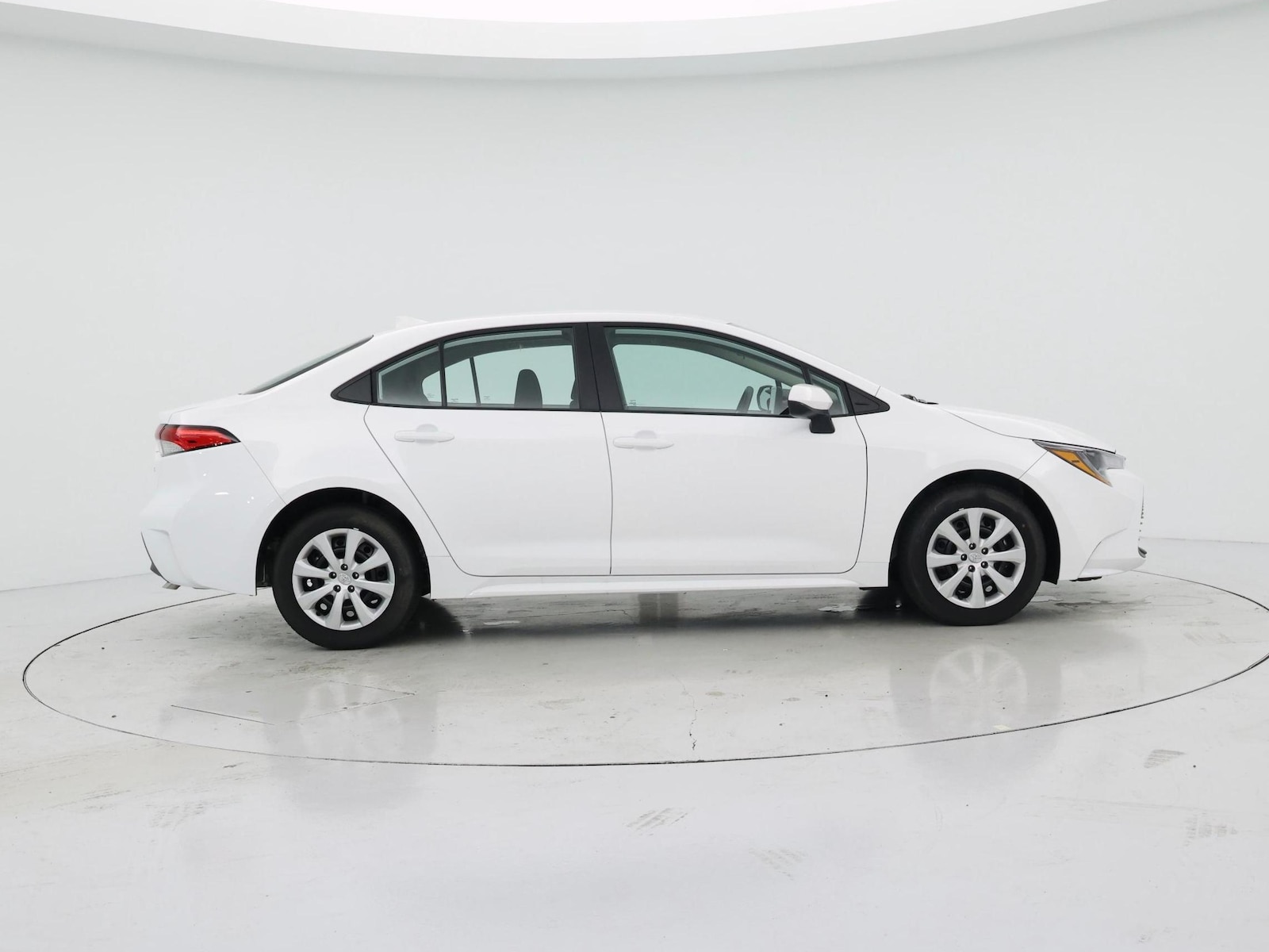 2026 Toyota Corolla LE - Photo 8