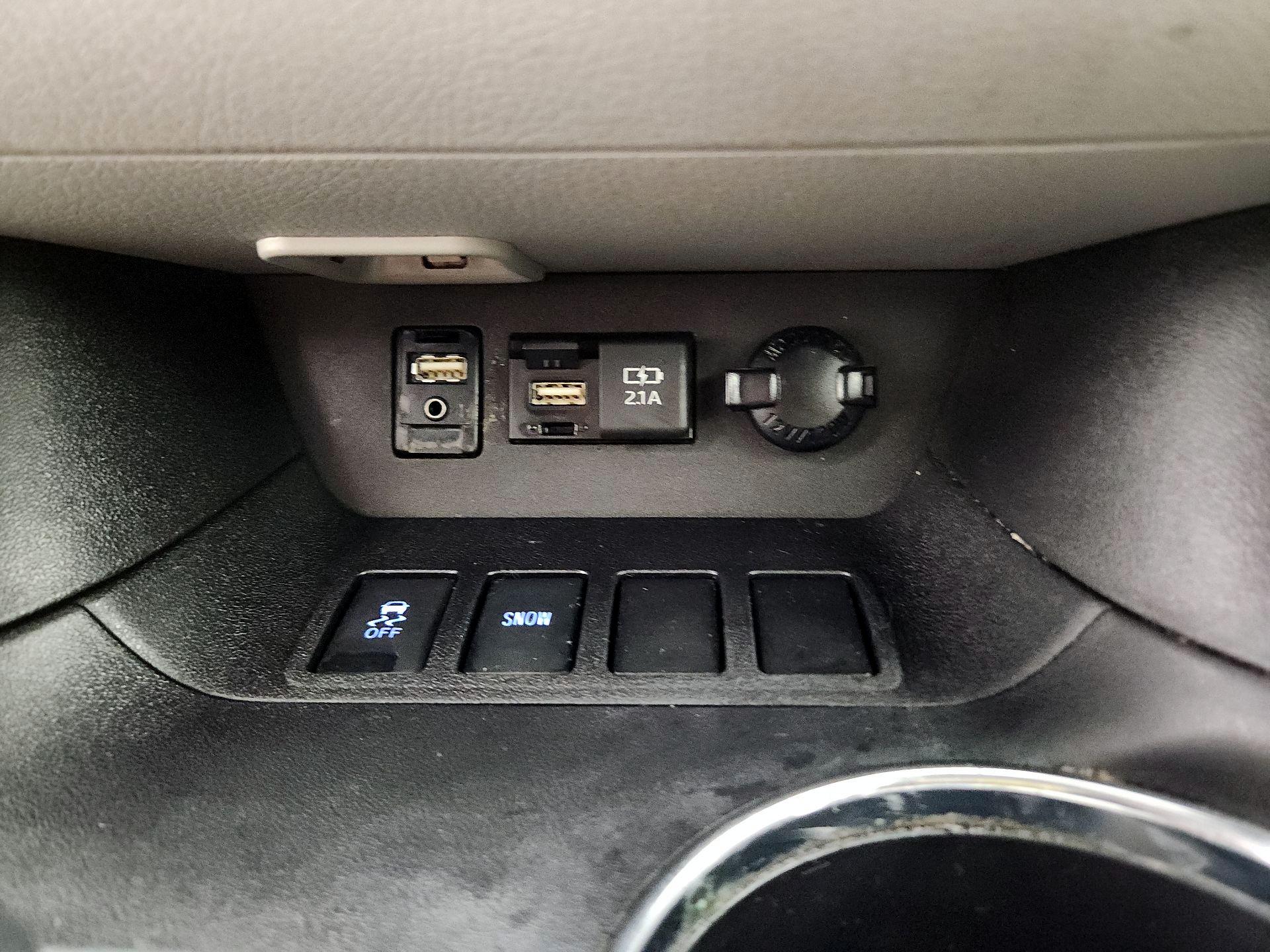 Thumbnail: 2019 Toyota Highlander - 18