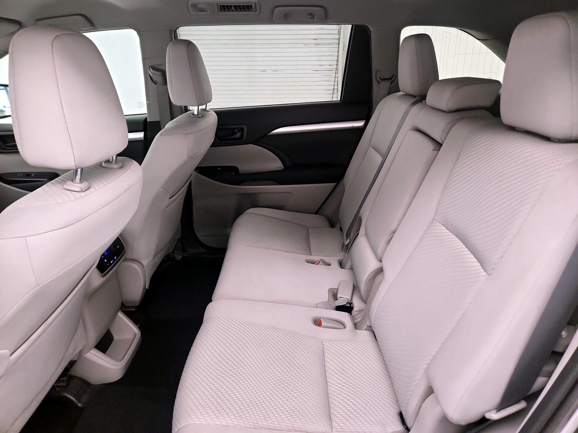 Thumbnail: 2019 Toyota Highlander - 19