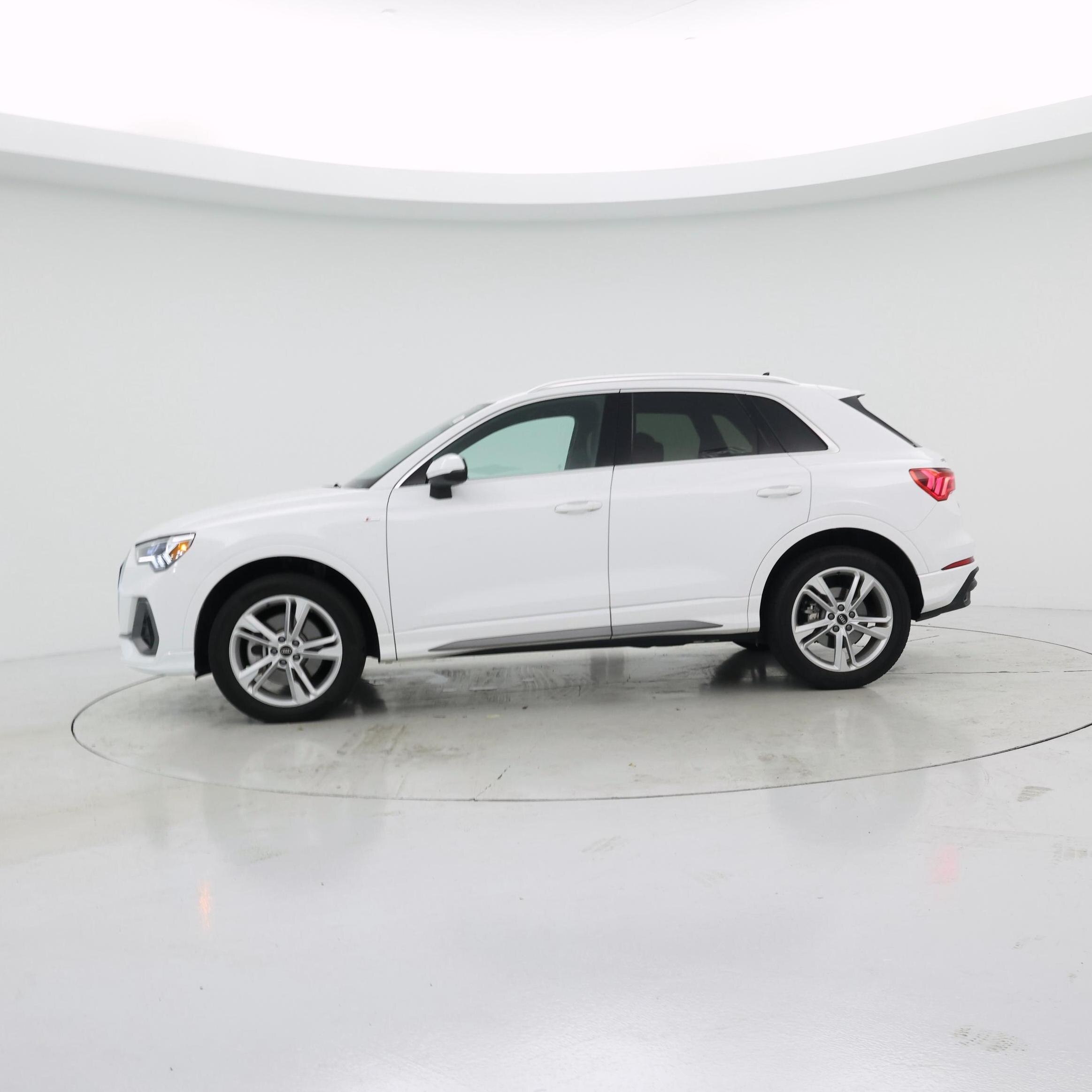 Thumbnail: 2024 Audi Q3 - 3