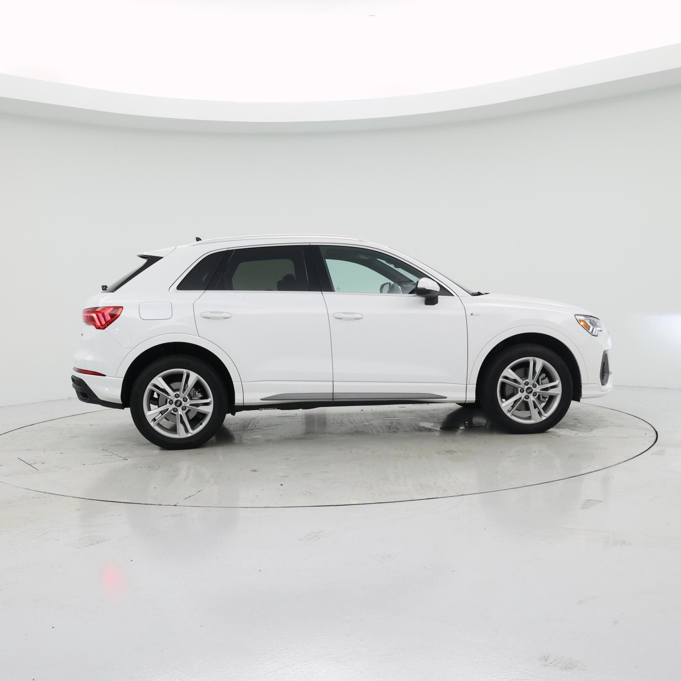 Thumbnail: 2024 Audi Q3 - 7