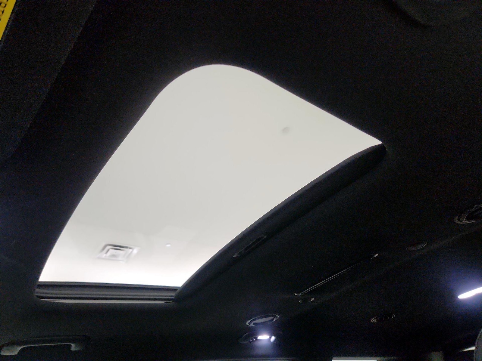 Sunroof(s) & Overhead Airbags