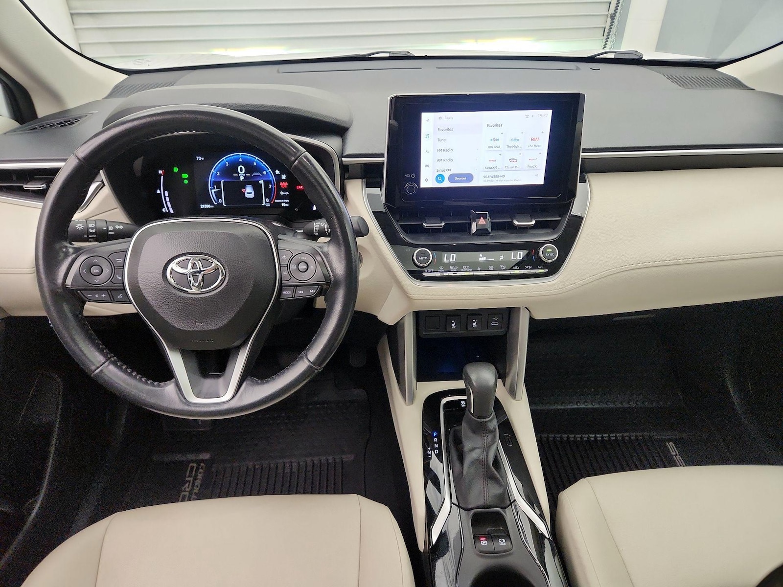 2023 Toyota Corolla Cross XLE - Photo 10