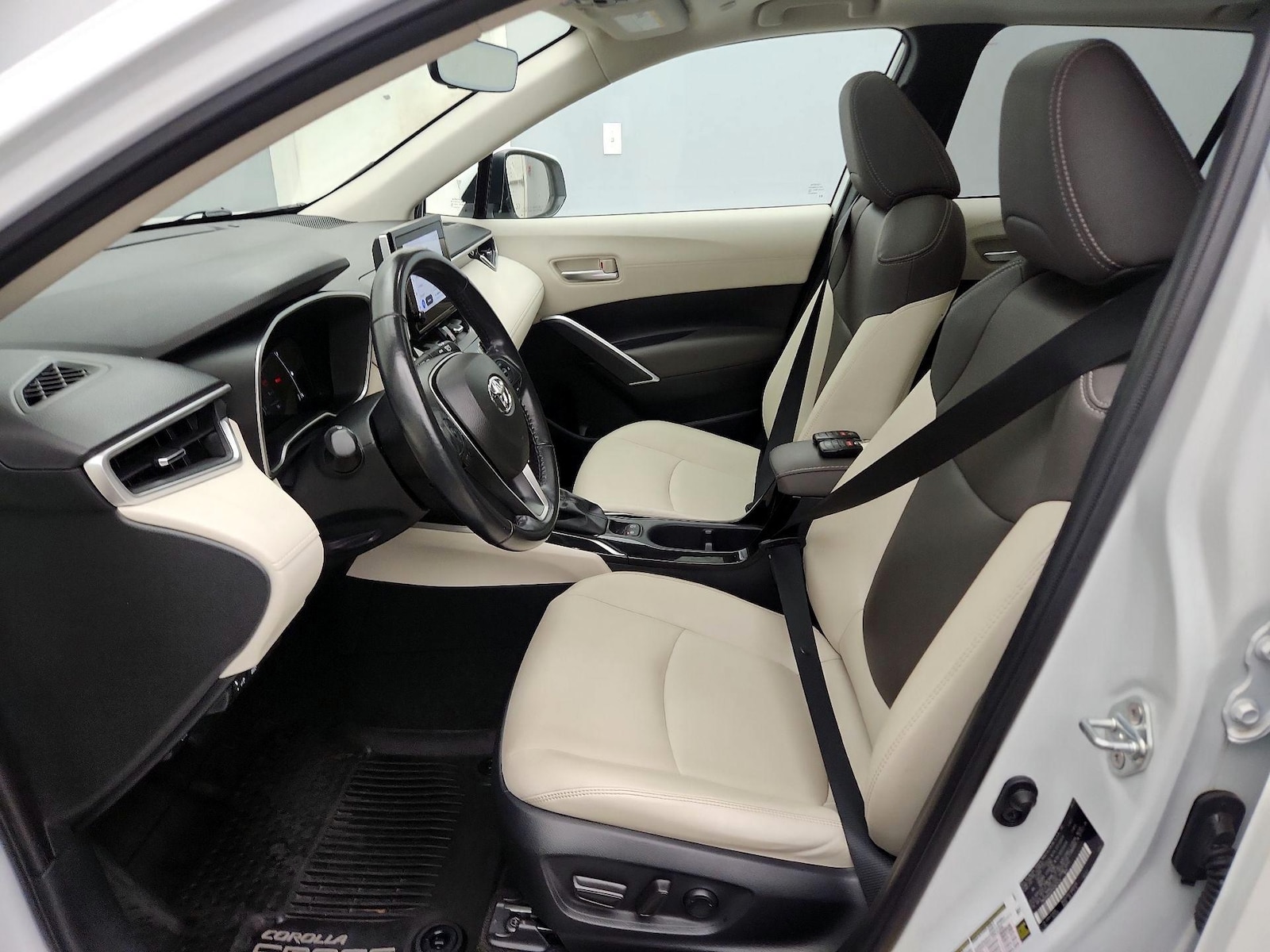 2023 Toyota Corolla Cross XLE - Photo 12