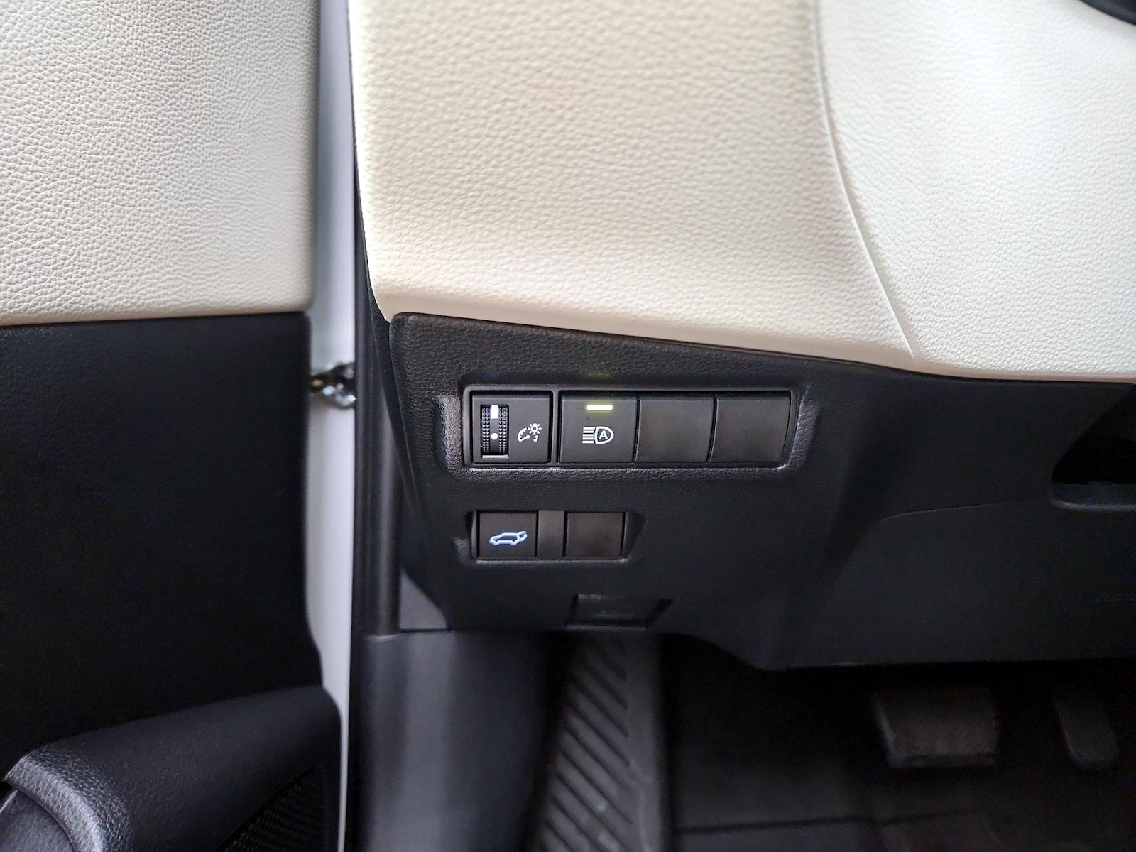 2023 Toyota Corolla Cross XLE - Photo 14