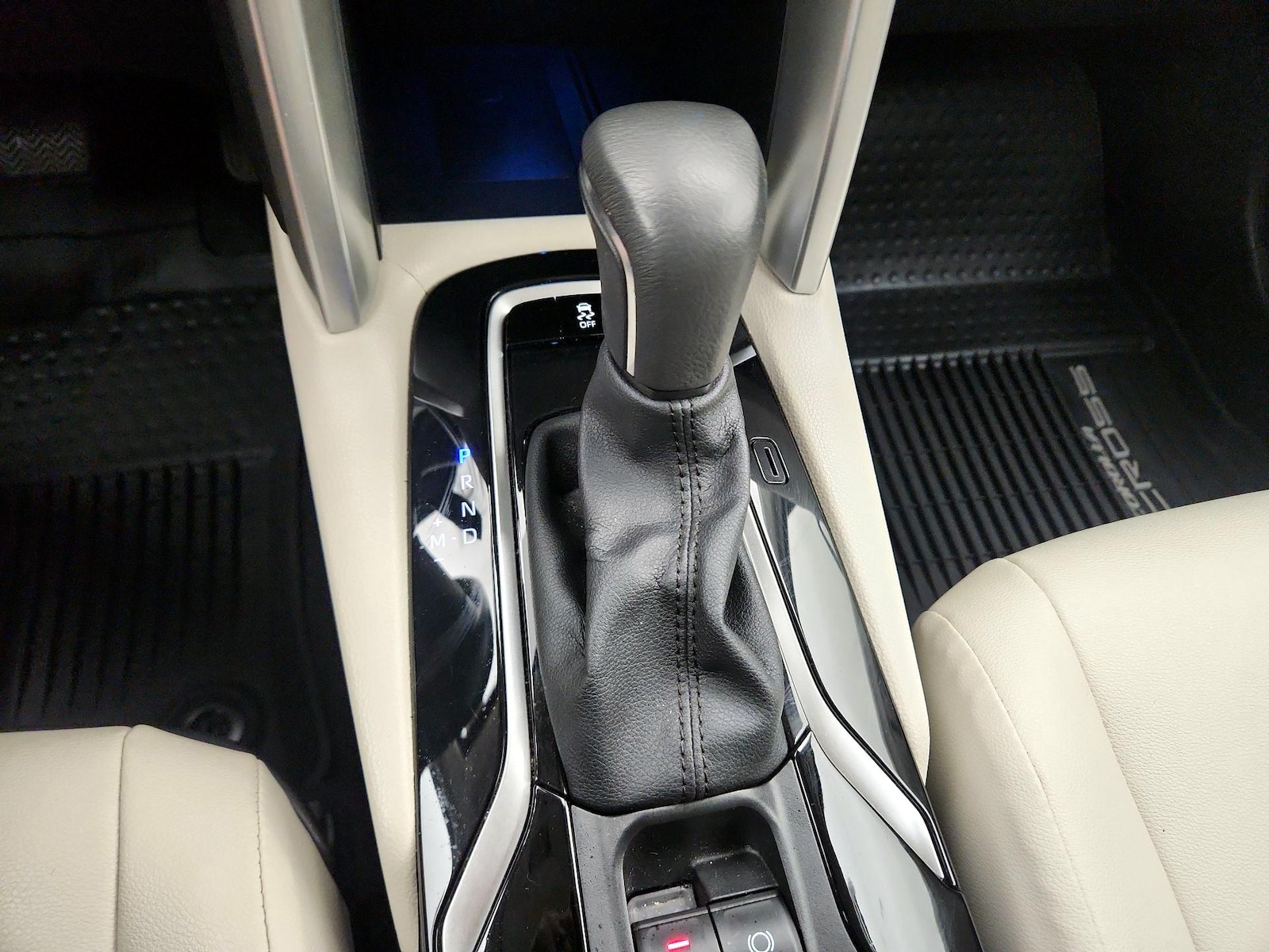 2023 Toyota Corolla Cross XLE - Photo 18