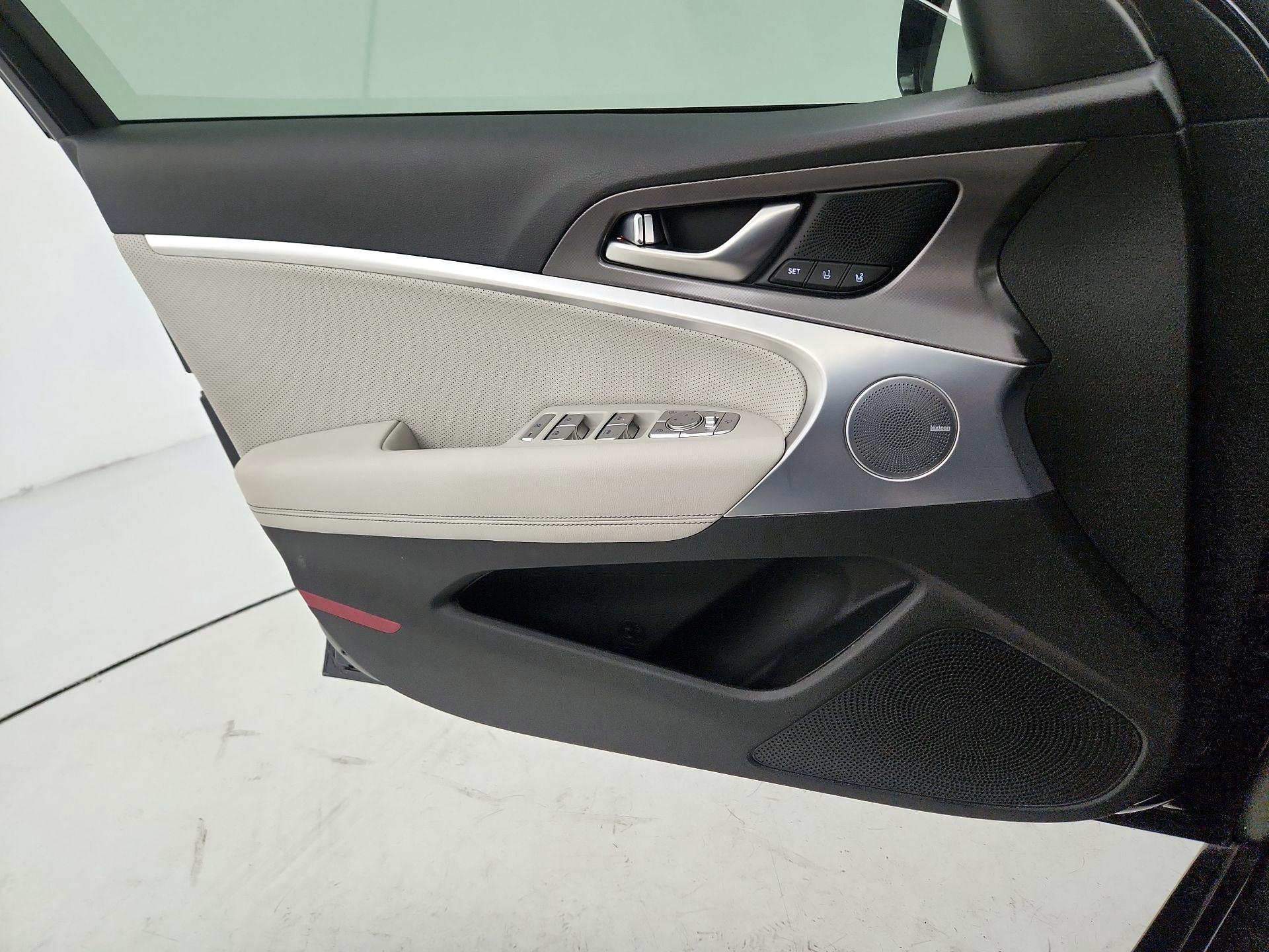 Thumbnail: 2024 Genesis G70 - 12