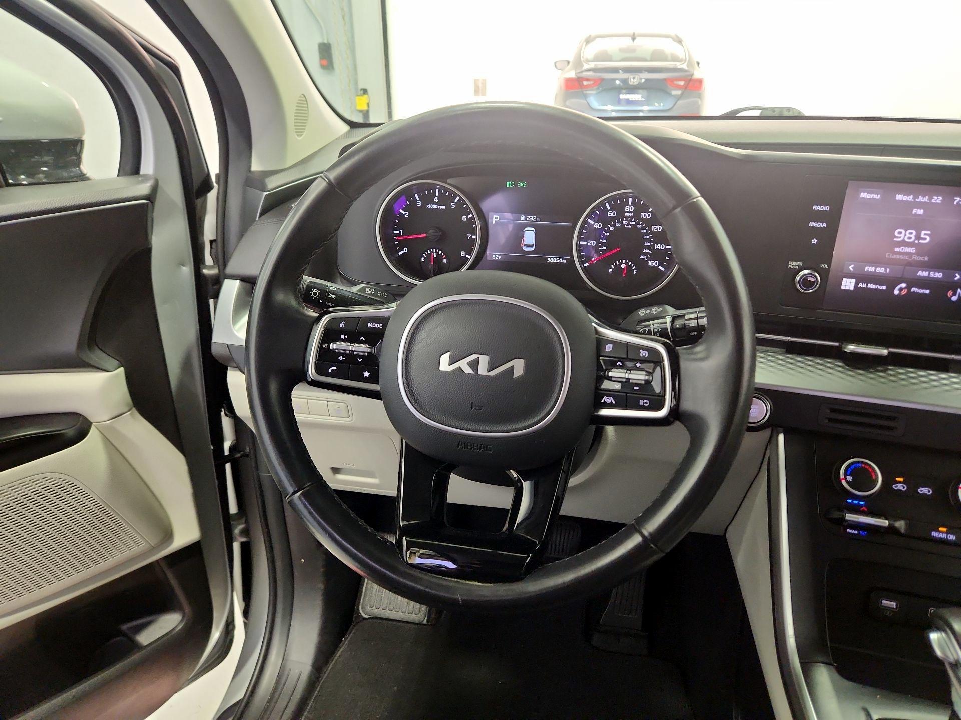 Thumbnail: 2023 Kia Carnival - 10