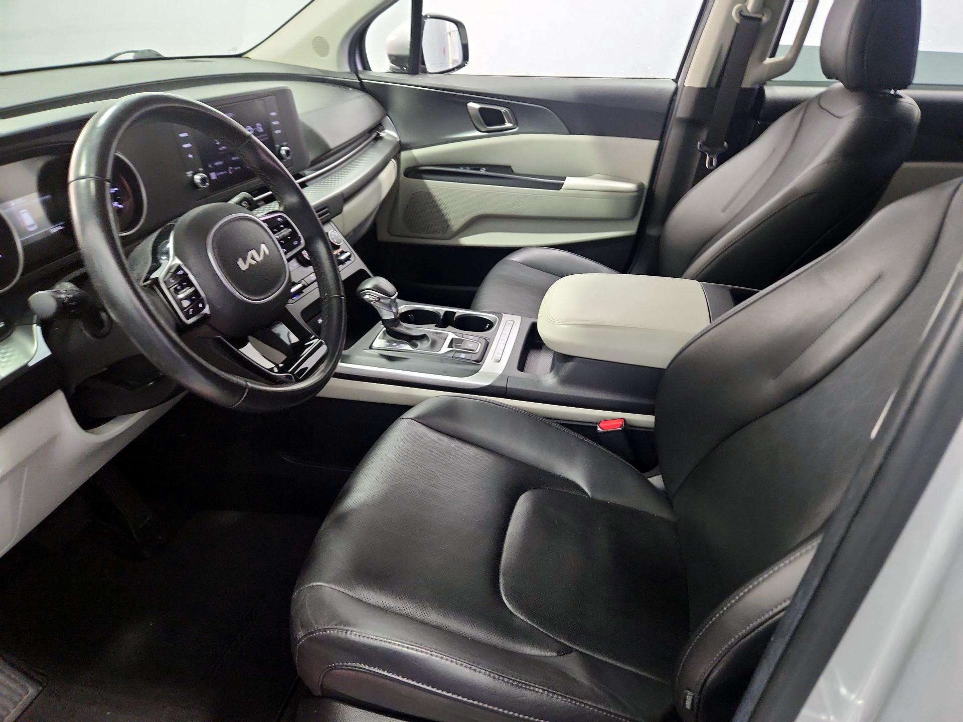 Thumbnail: 2023 Kia Carnival - 11
